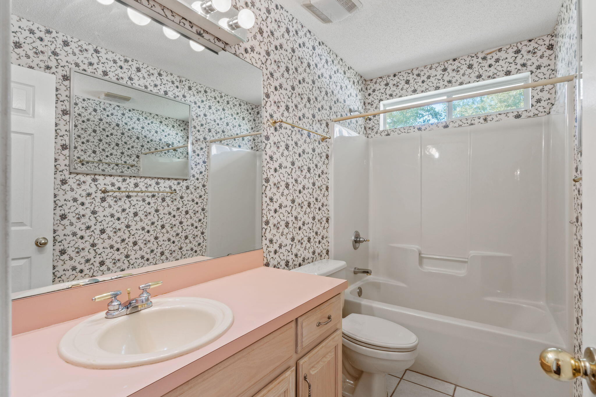 LAKE HOLLEY ESTATES - Residential