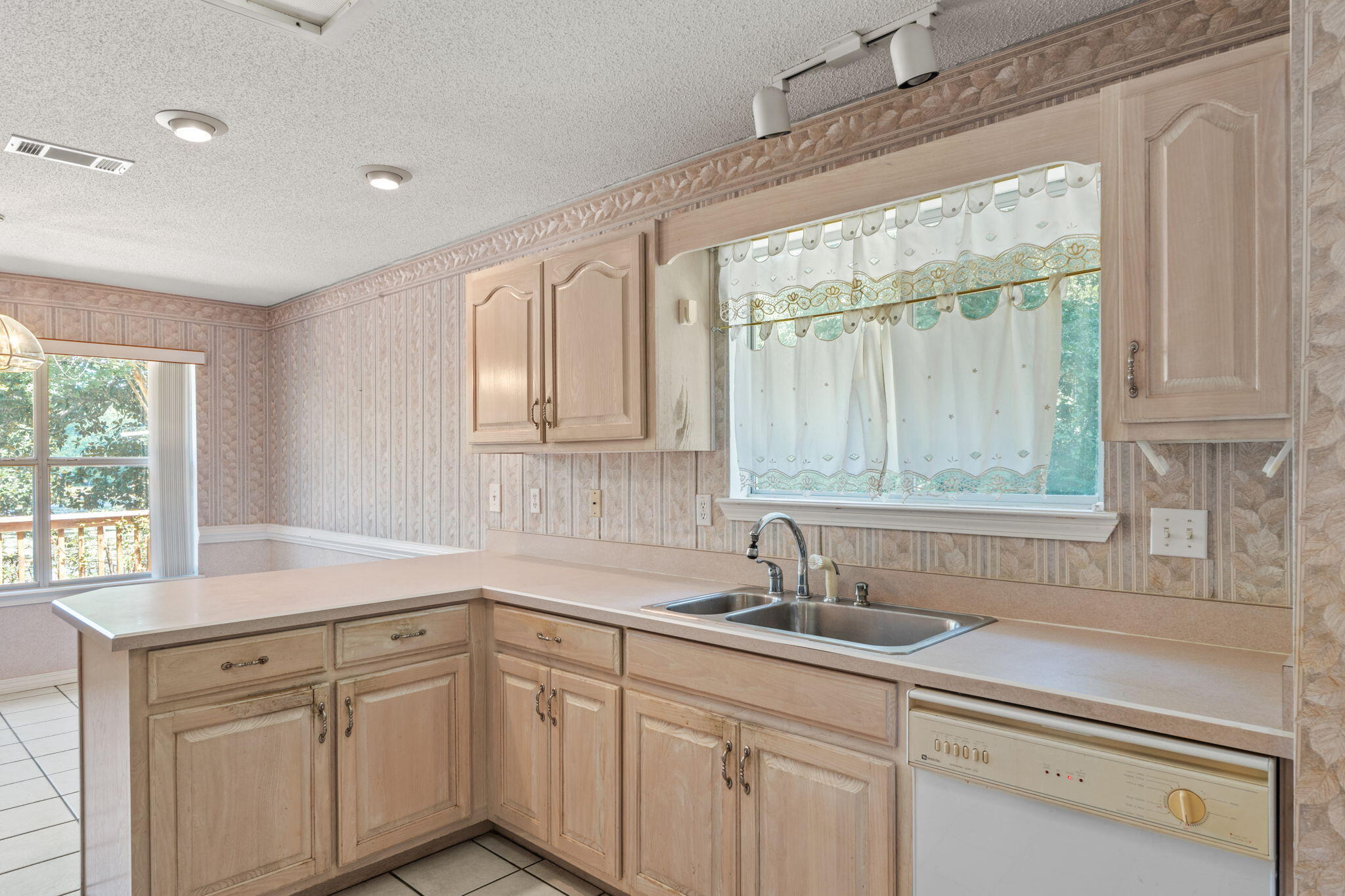 LAKE HOLLEY ESTATES - Residential