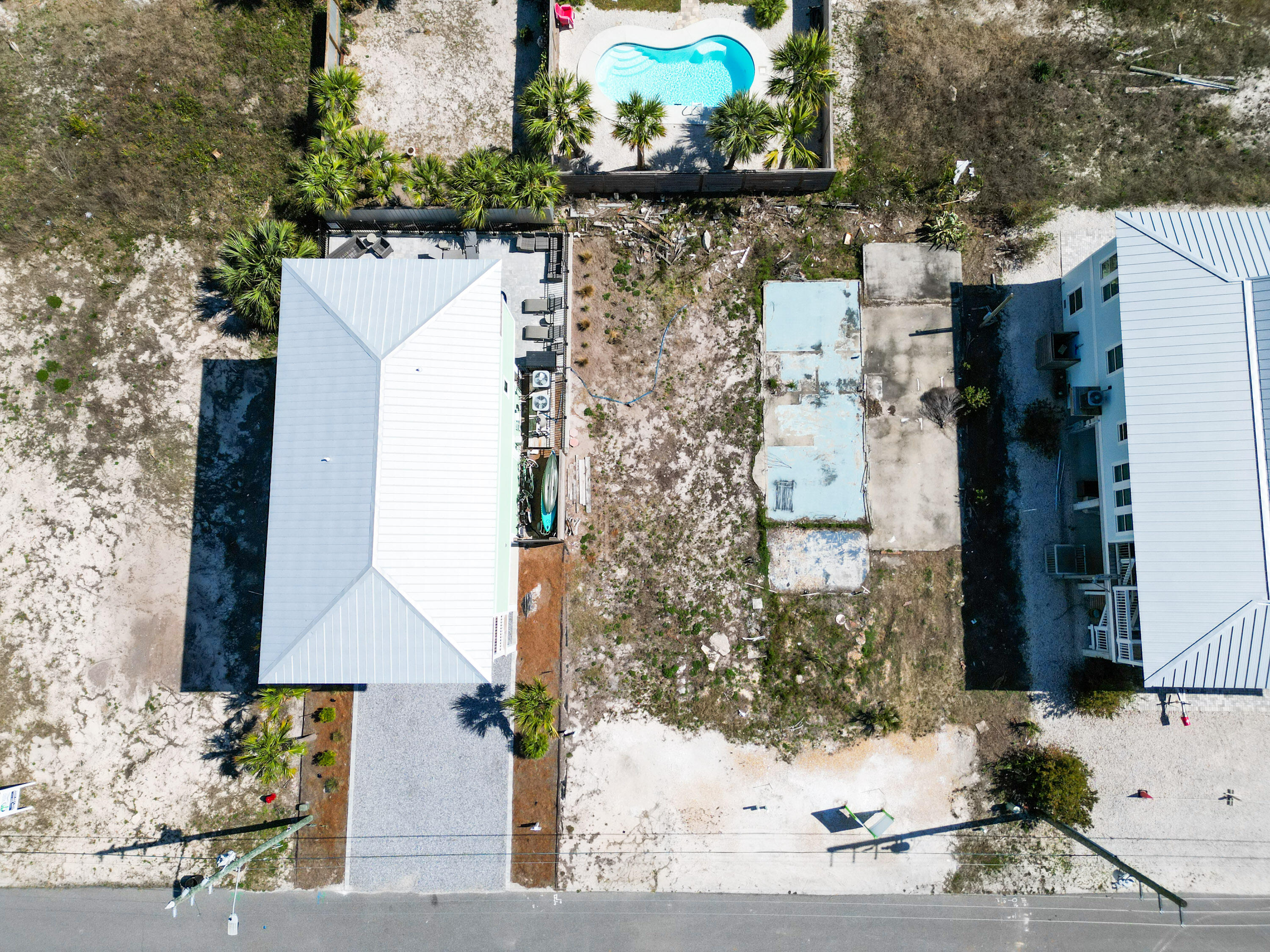 NO RECORDED SUBDIVISION - Land