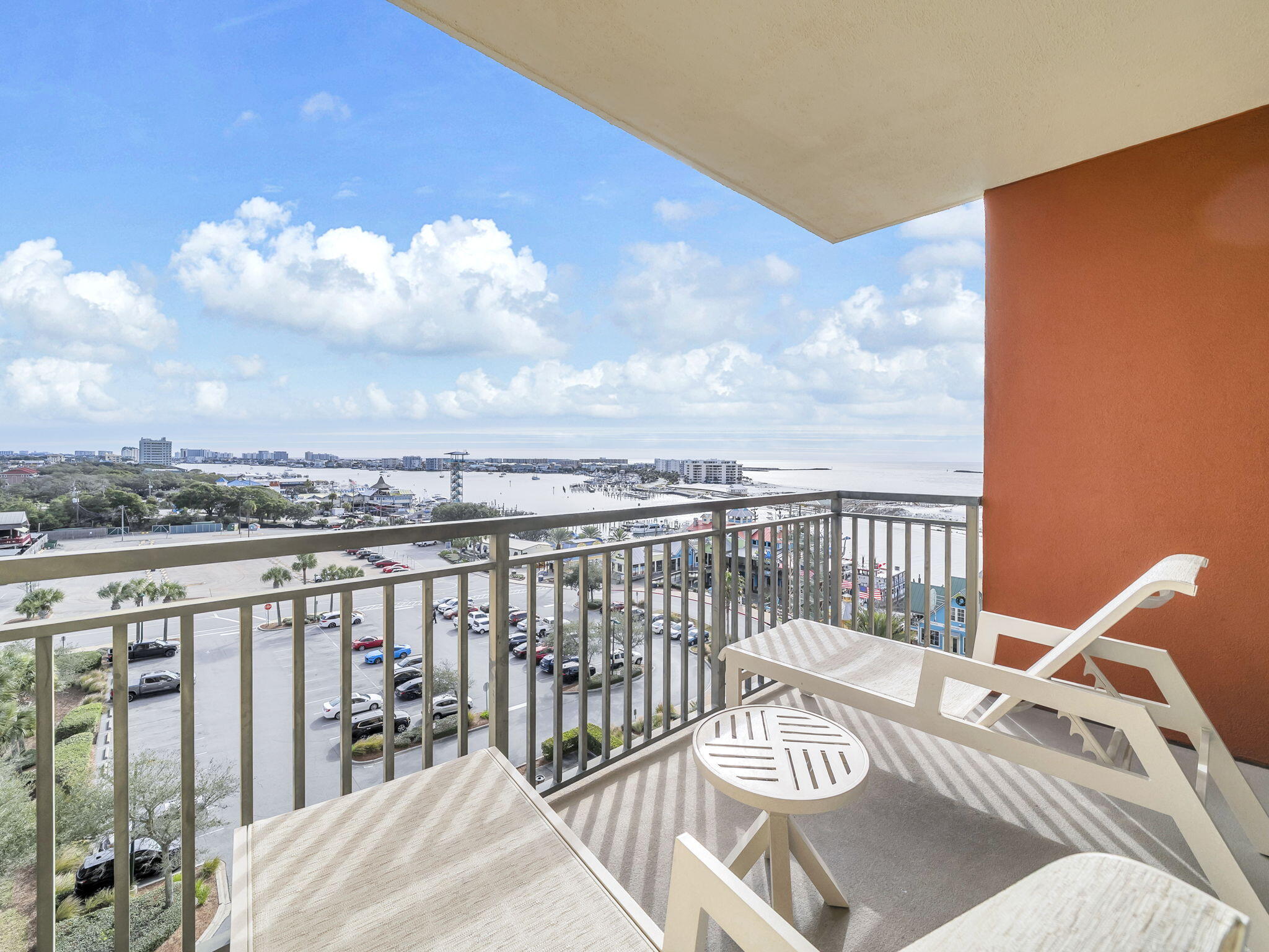 EMERALD GRANDE - Residential