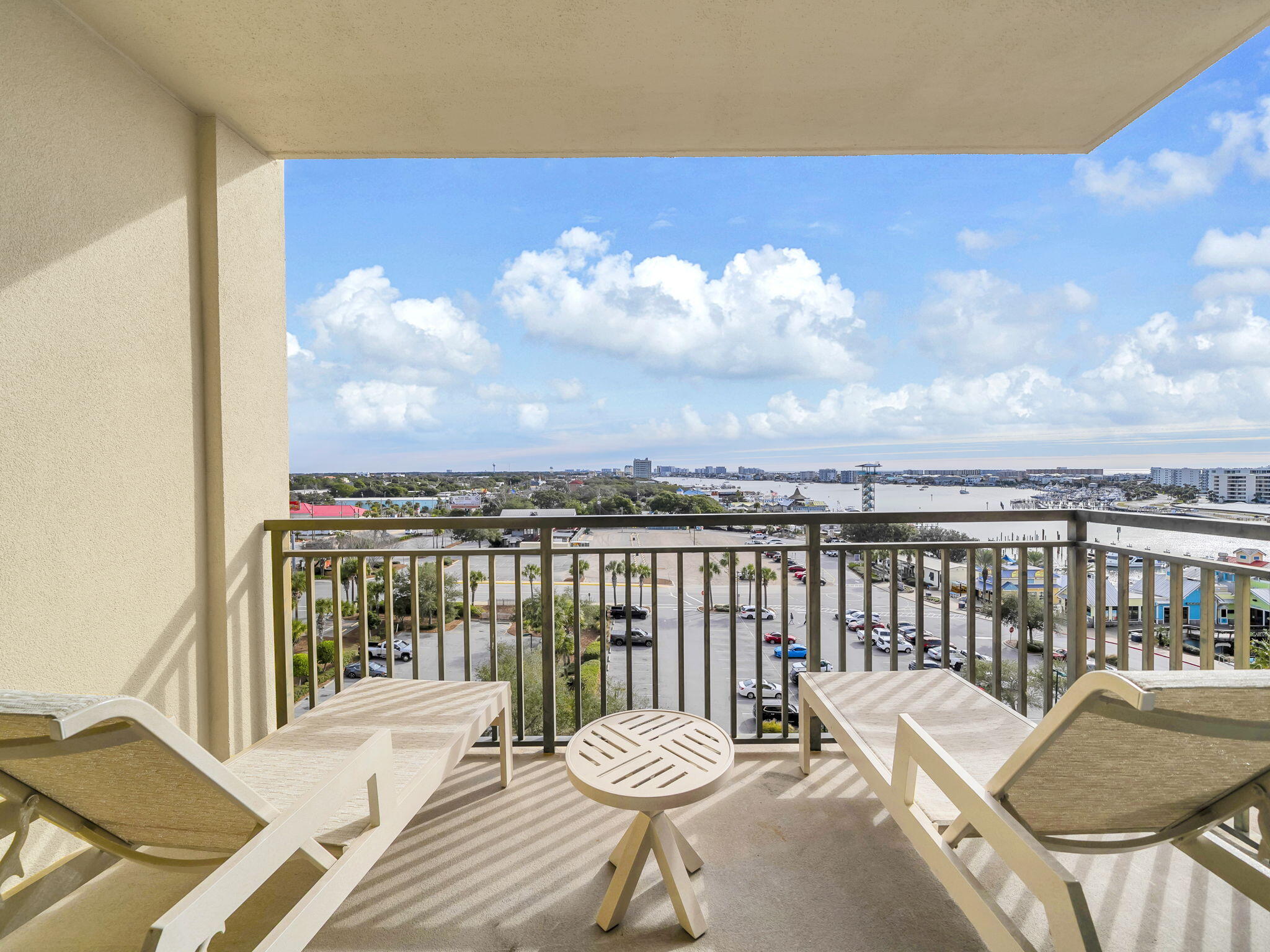 EMERALD GRANDE - Residential