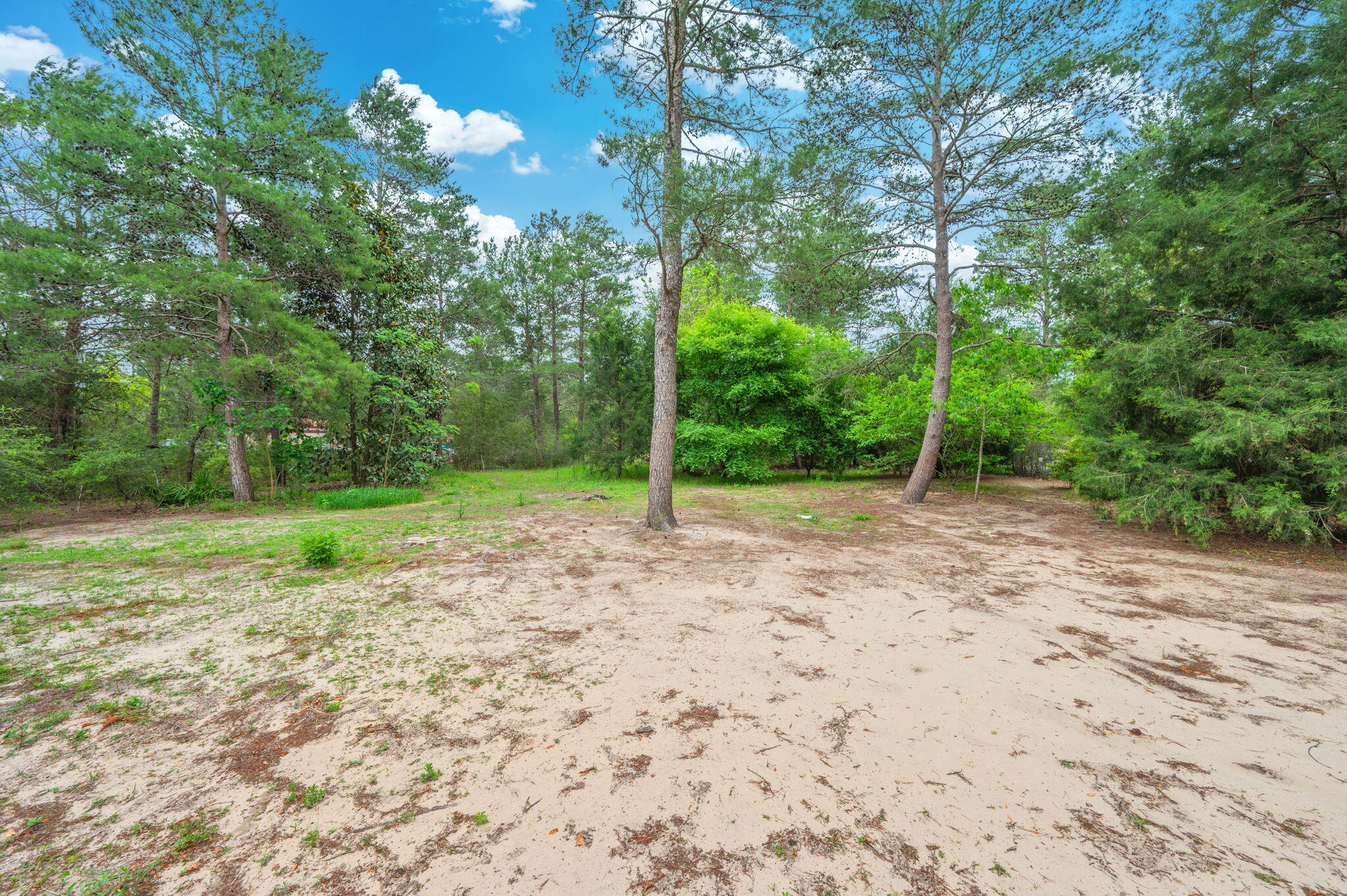 COUNTRY CLUB MANOR - Land