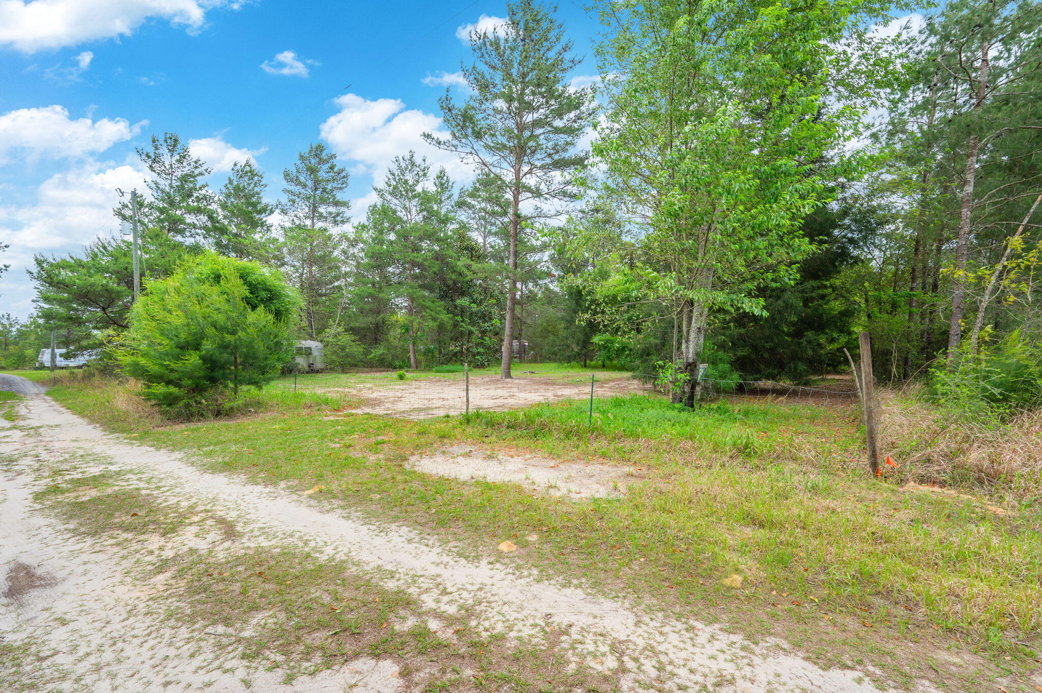 COUNTRY CLUB MANOR - Land