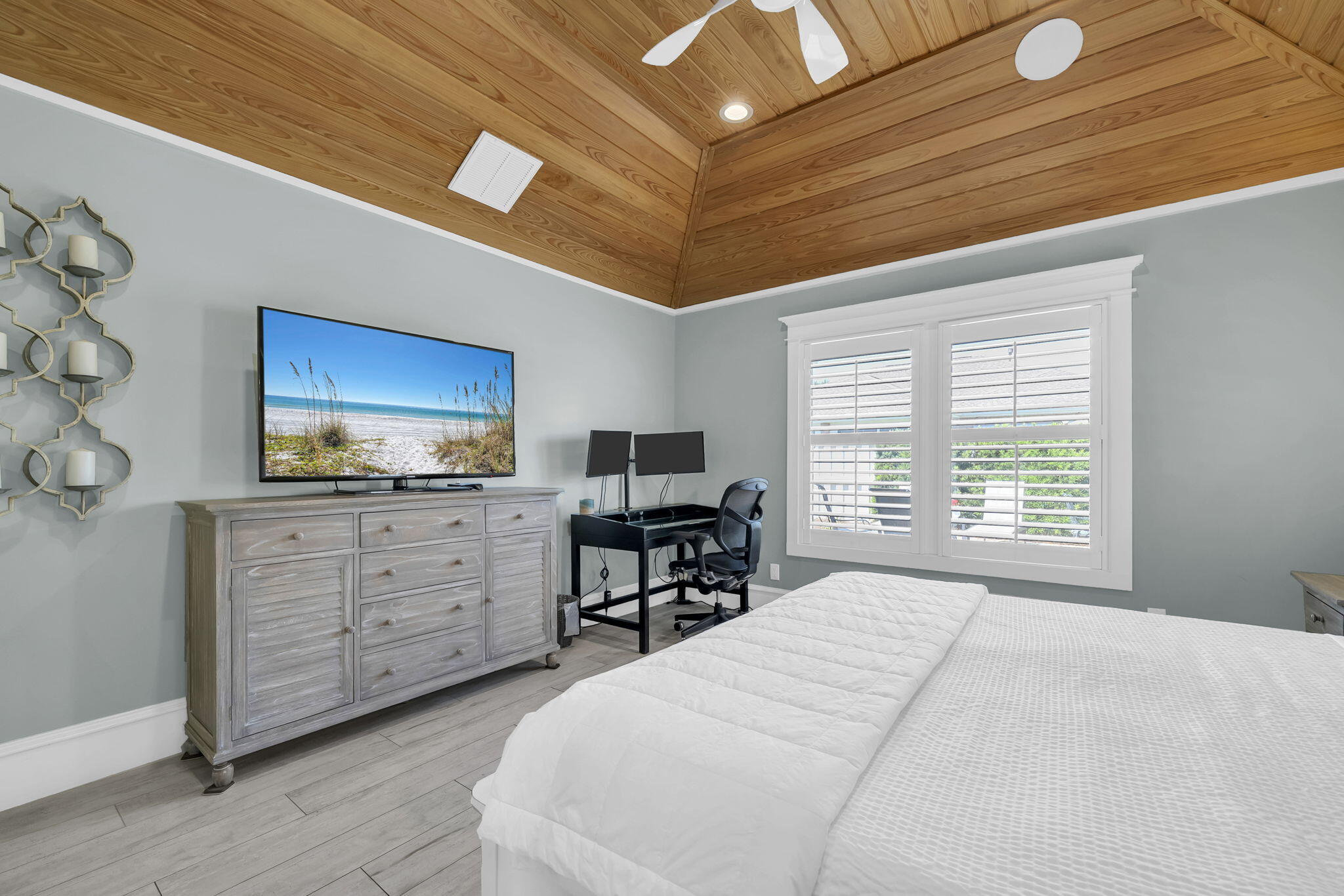 AVALON BEACH ESTATES - Residential