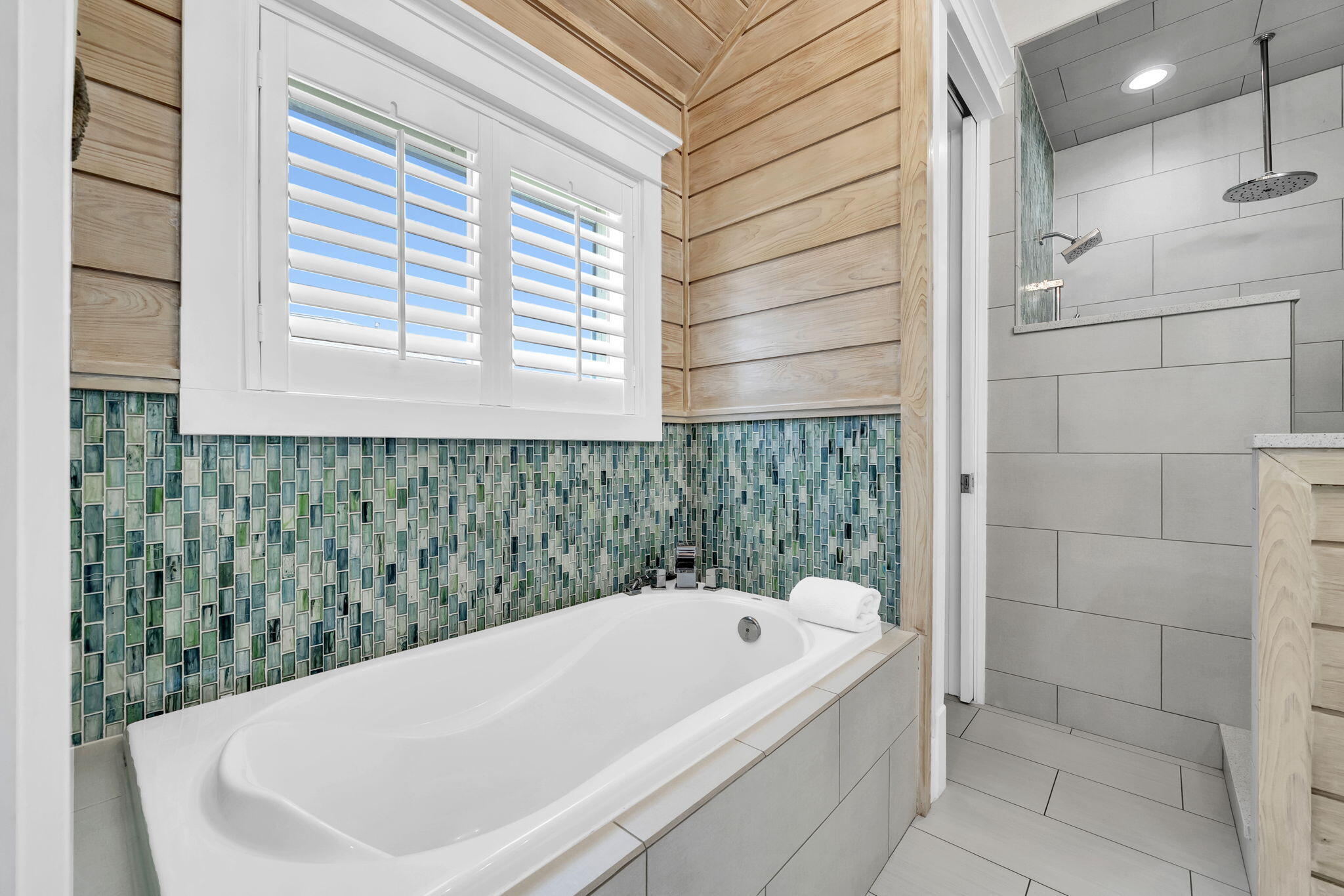 AVALON BEACH ESTATES - Residential