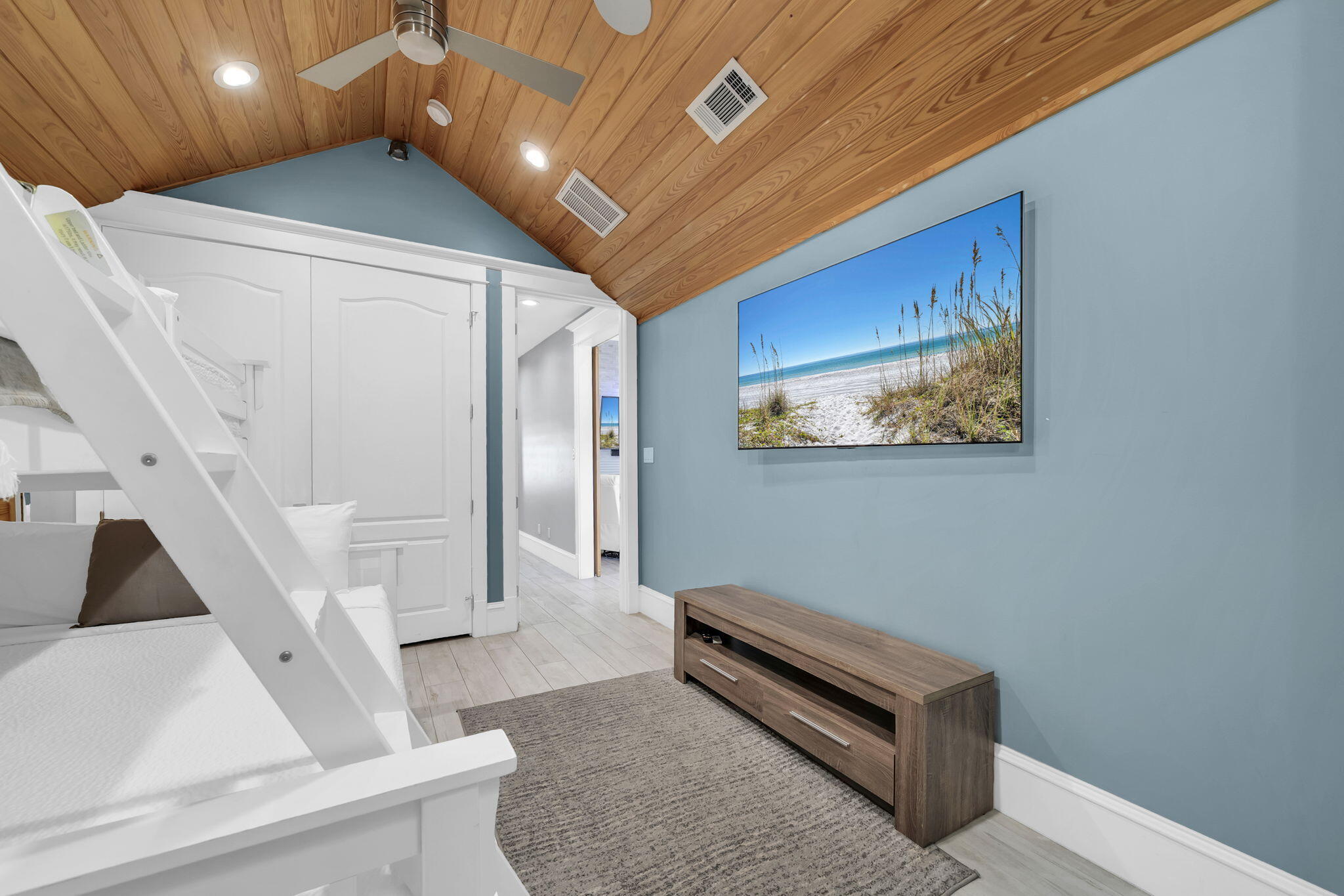 AVALON BEACH ESTATES - Residential