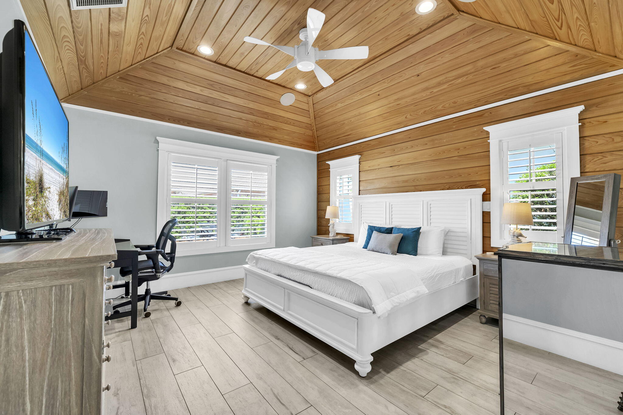 AVALON BEACH ESTATES - Residential