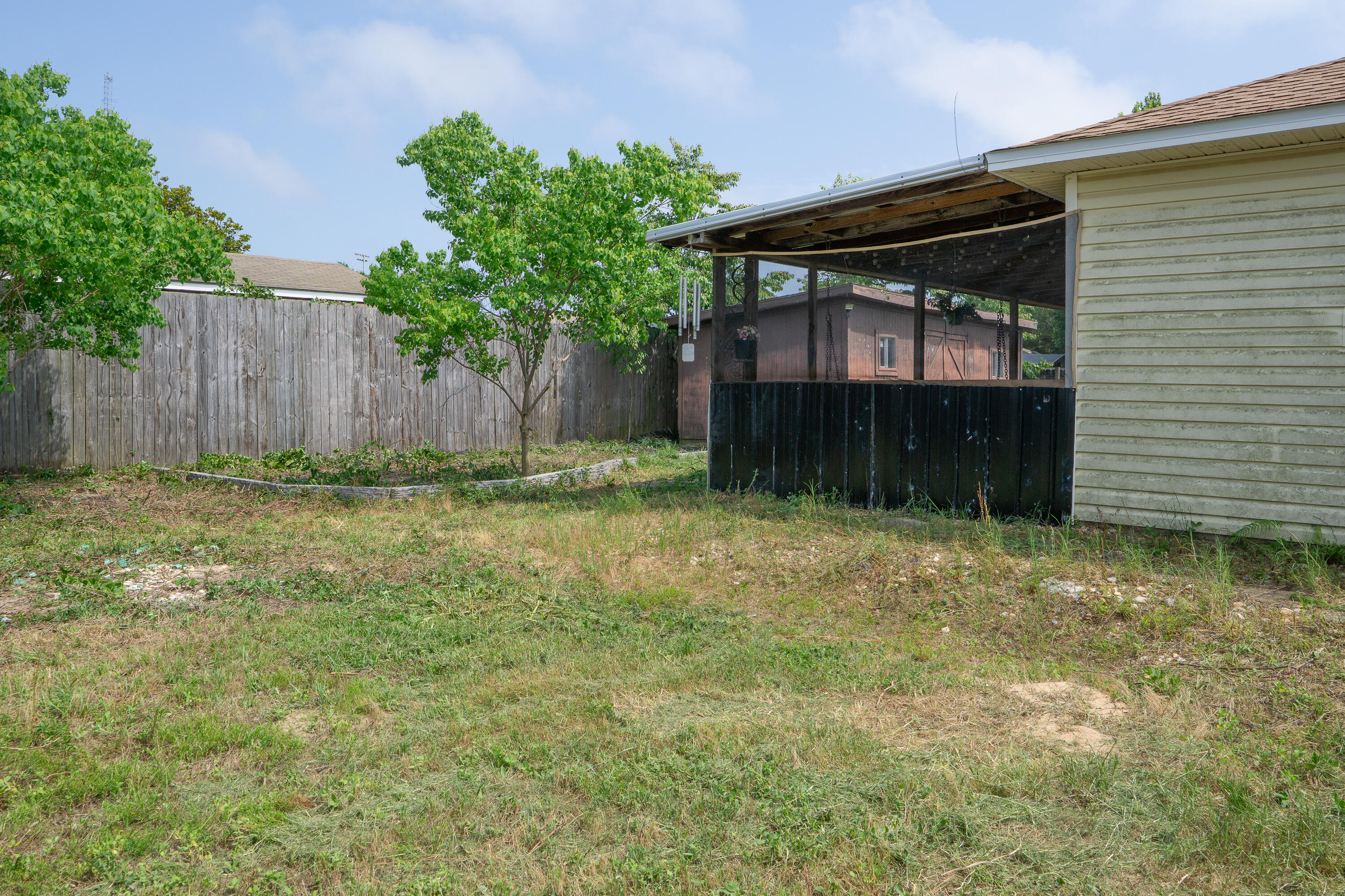 EAST BAY HEIGHTS LOT 24 BLK H AS DES IN OR 3751 PG 87 - Residential