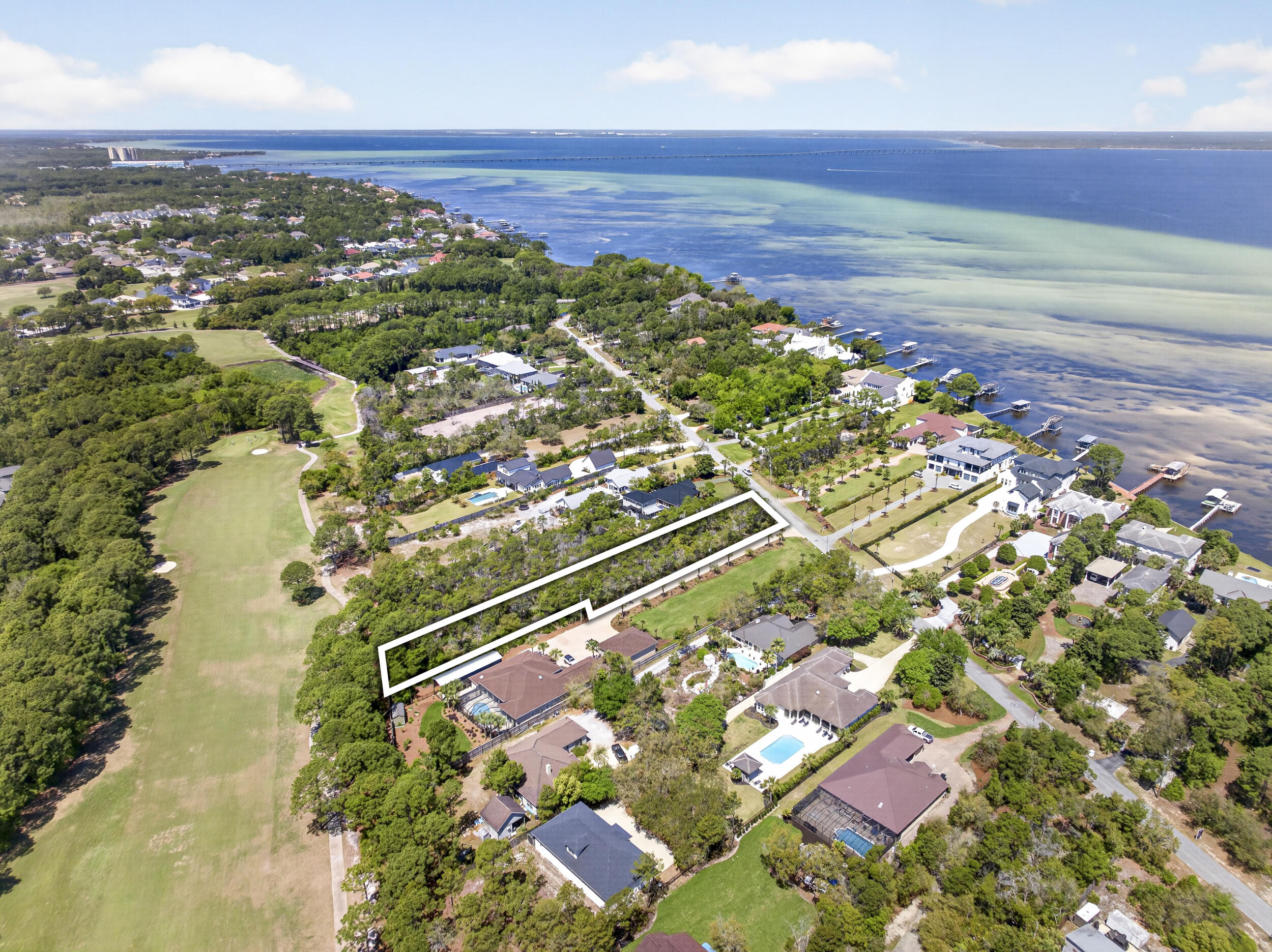 WHISPERING OAKS - Land