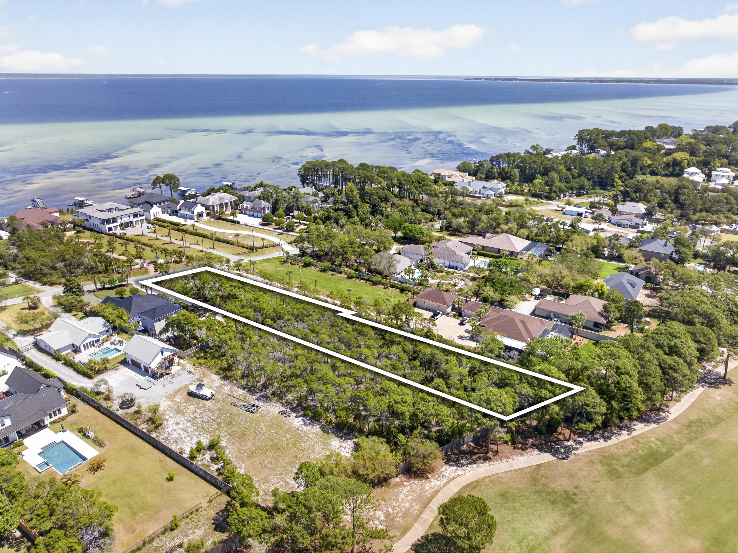 WHISPERING OAKS - Land