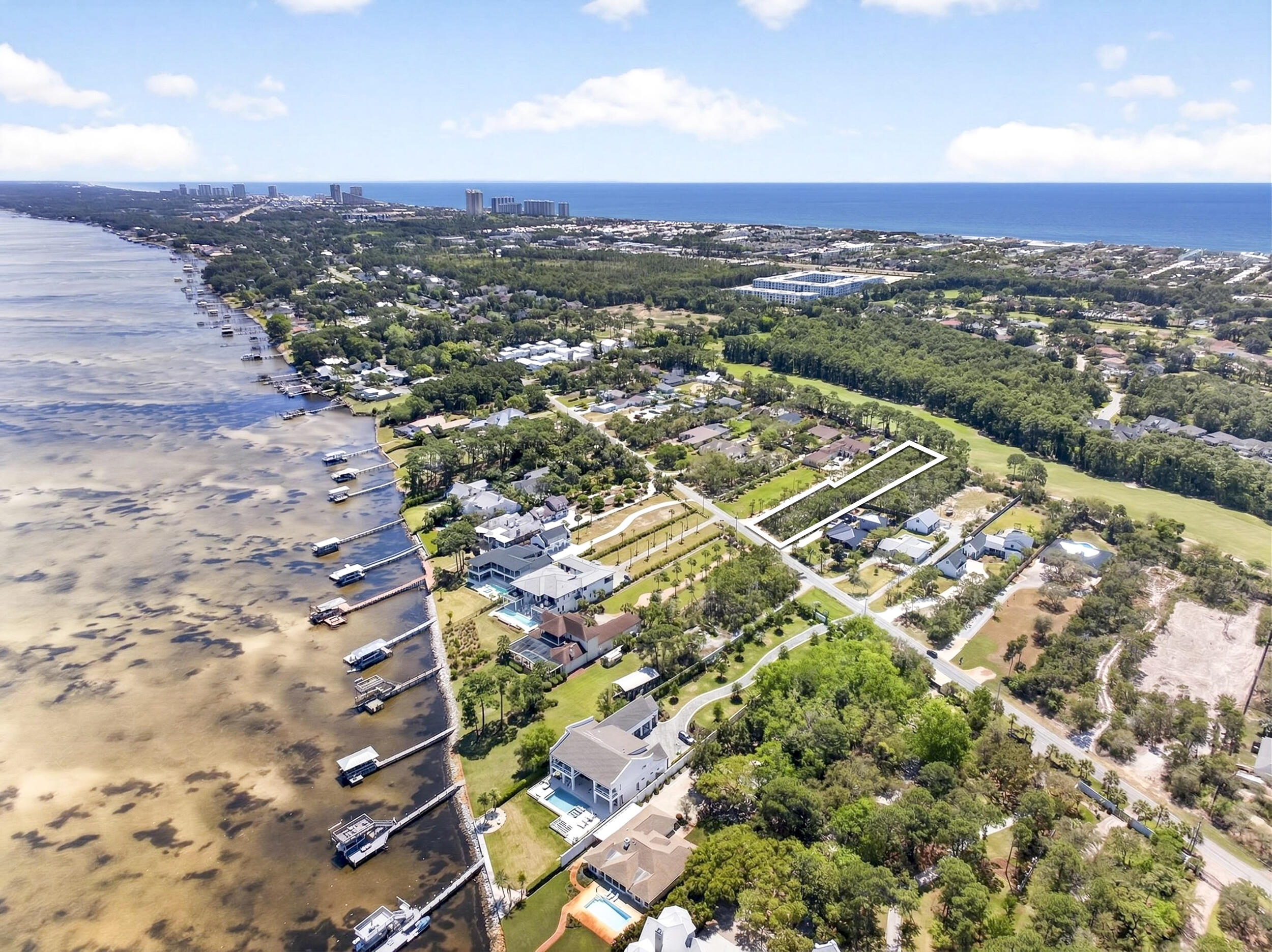 WHISPERING OAKS - Land