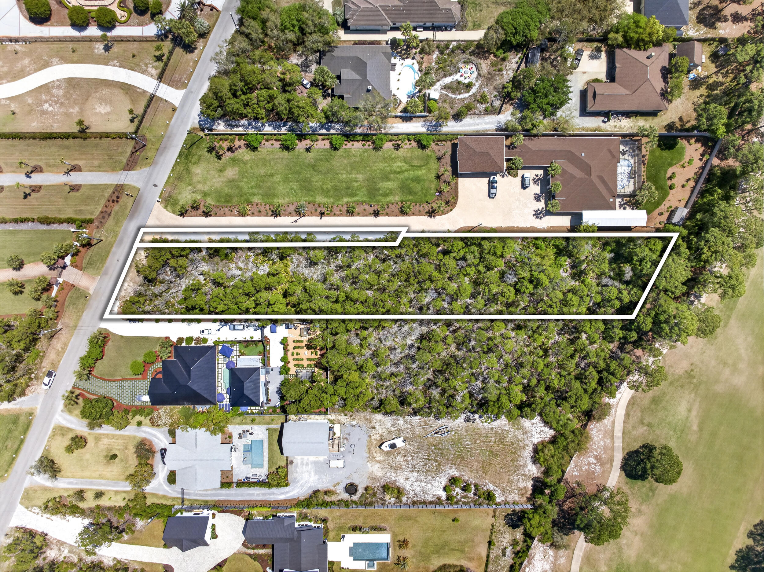 WHISPERING OAKS - Land