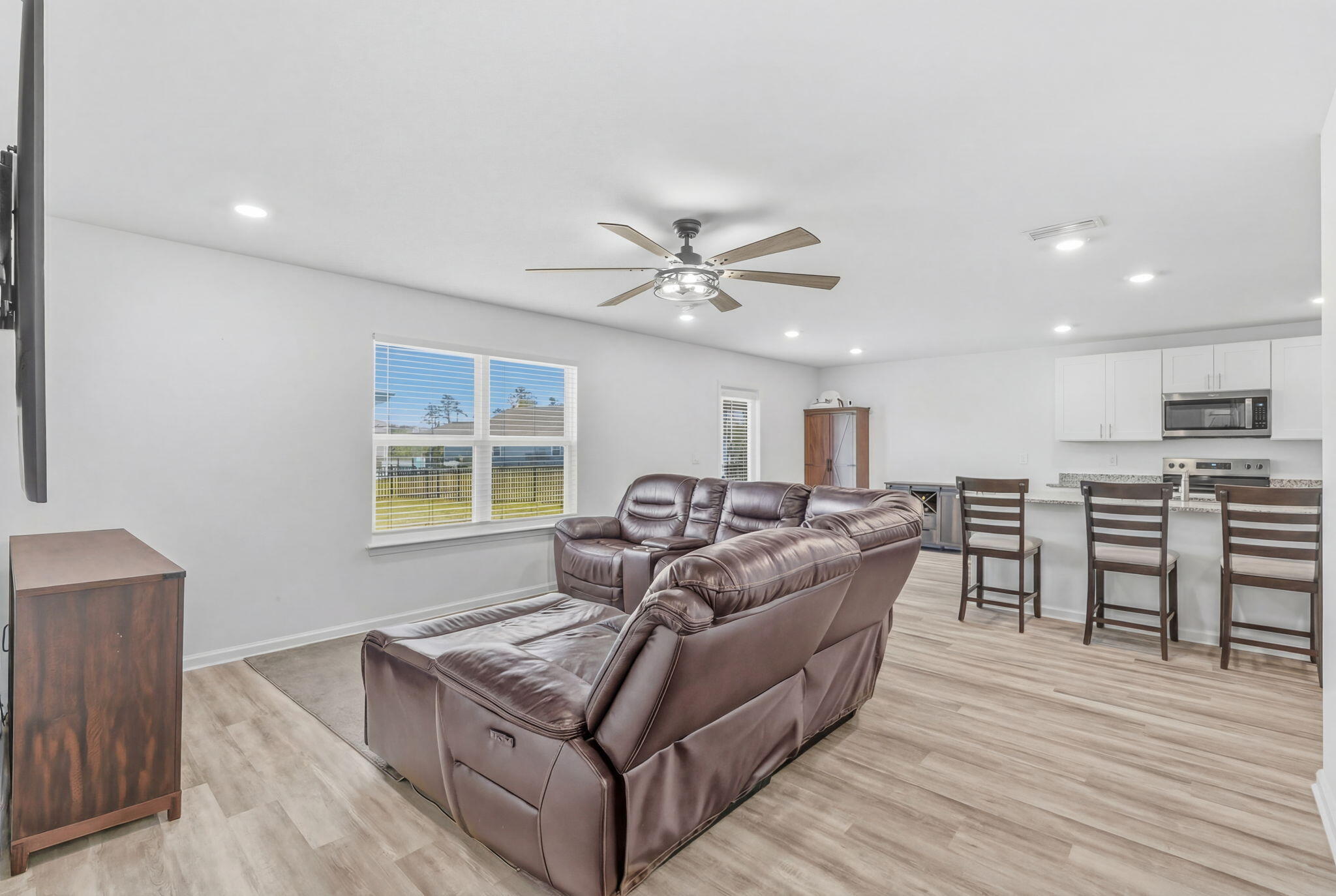 RIVERWALK PH I - Residential Lease