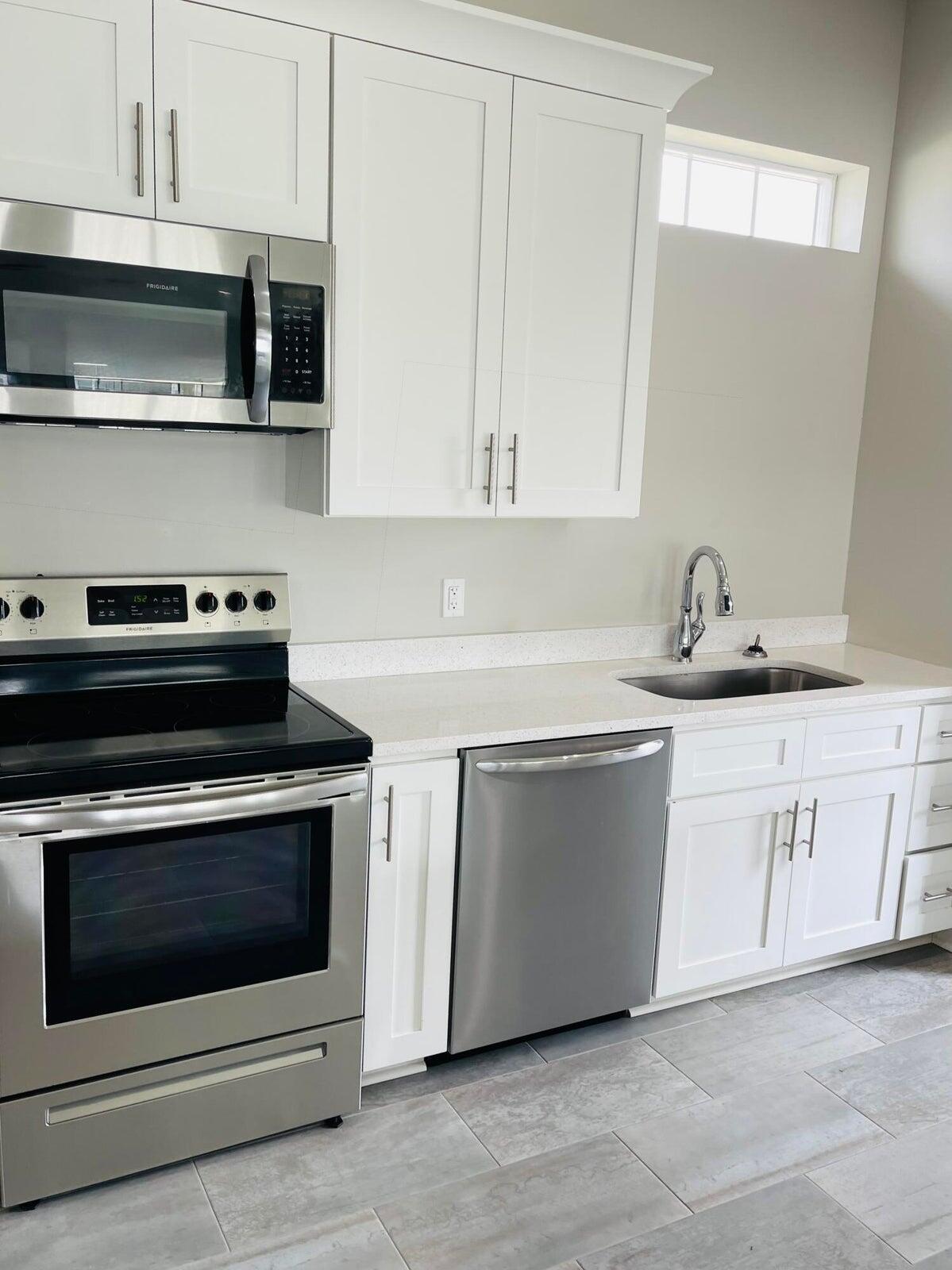 RIVERWALK PH I - Residential Lease