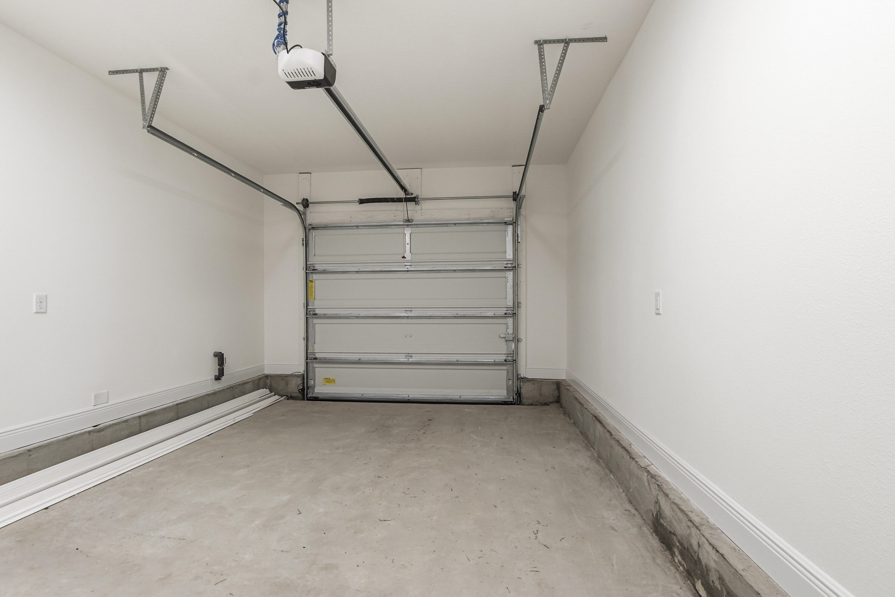 COUNTRY CLUB MANOR EAST - Residential