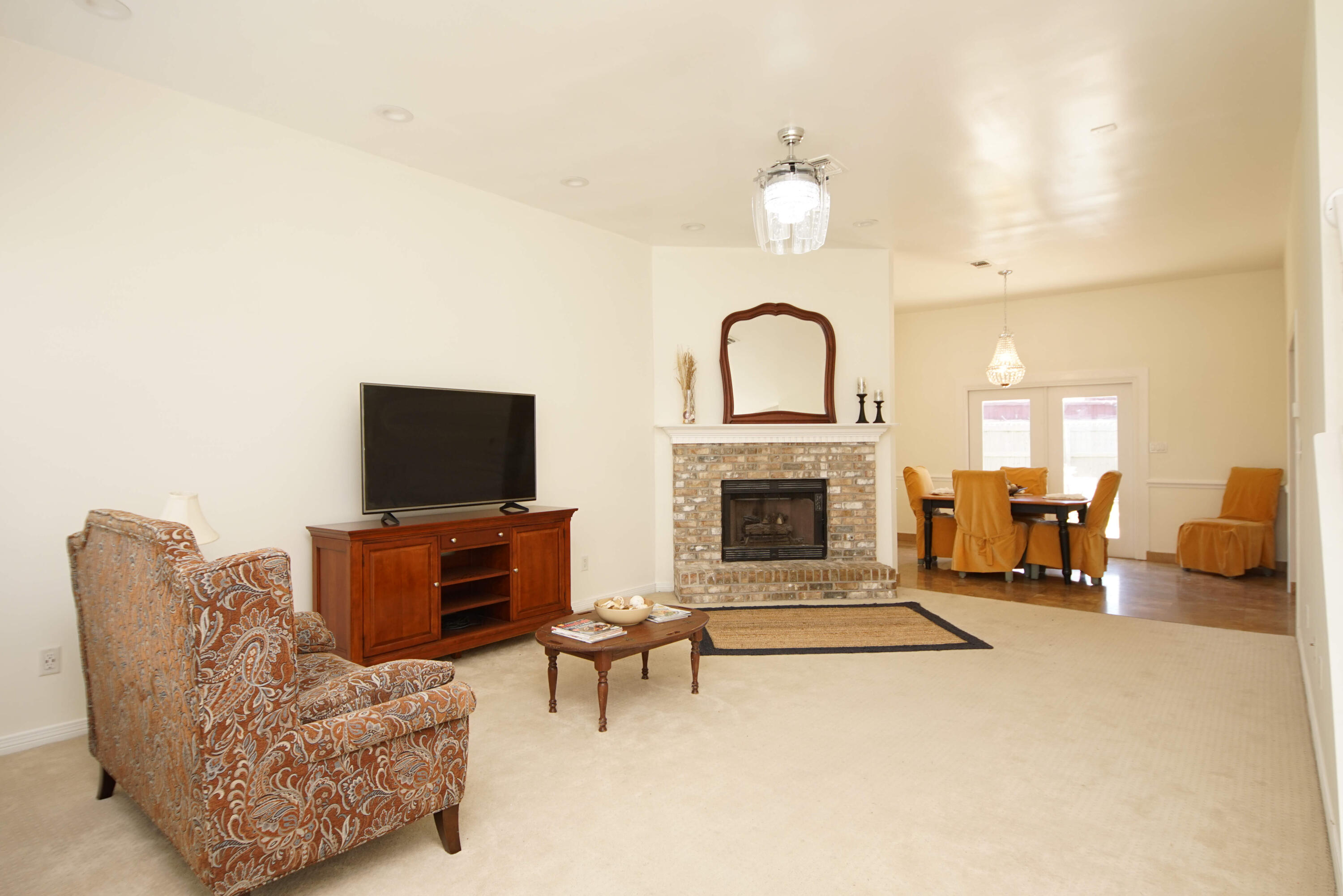 EMERALD ESTATES - Residential