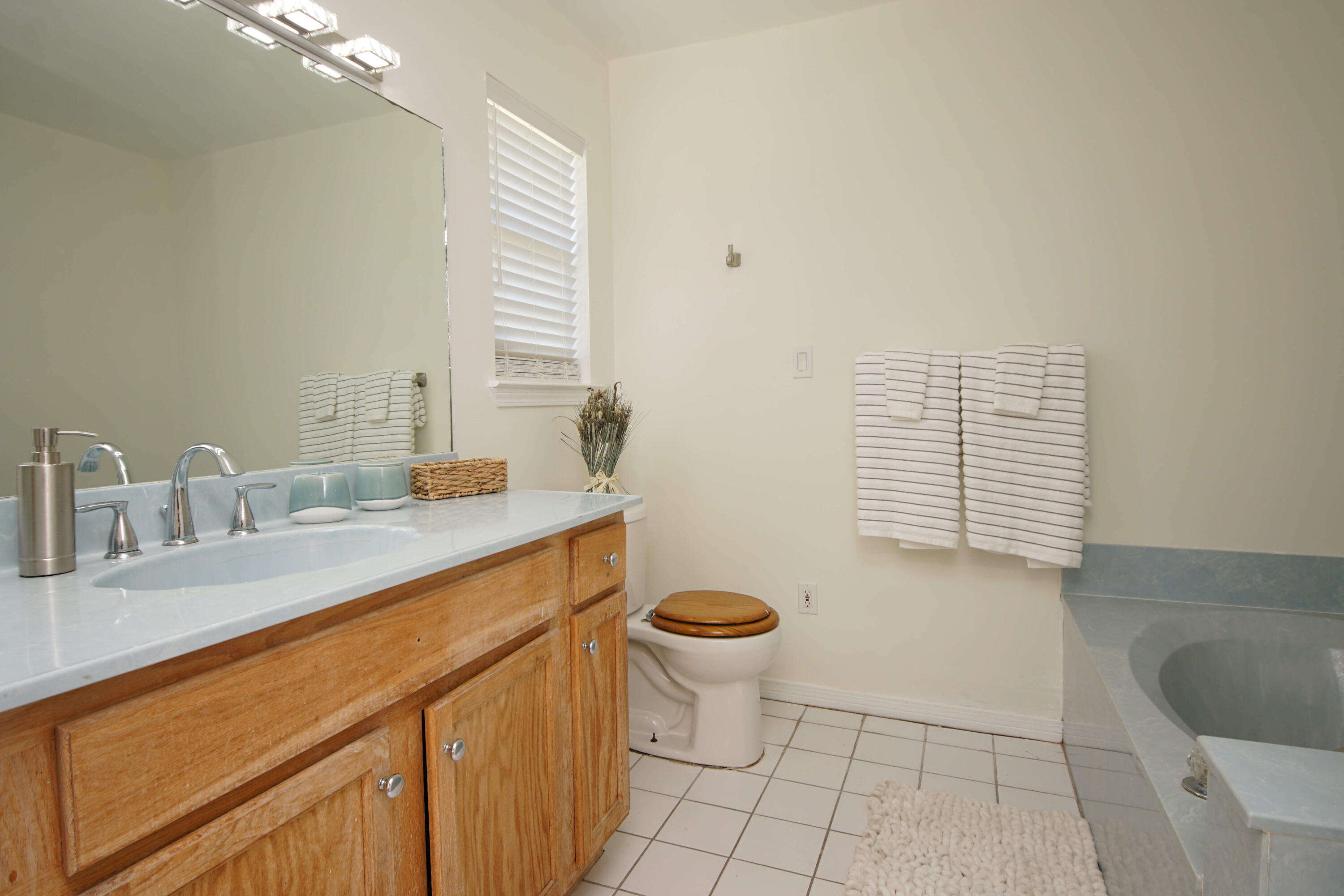 EMERALD ESTATES - Residential