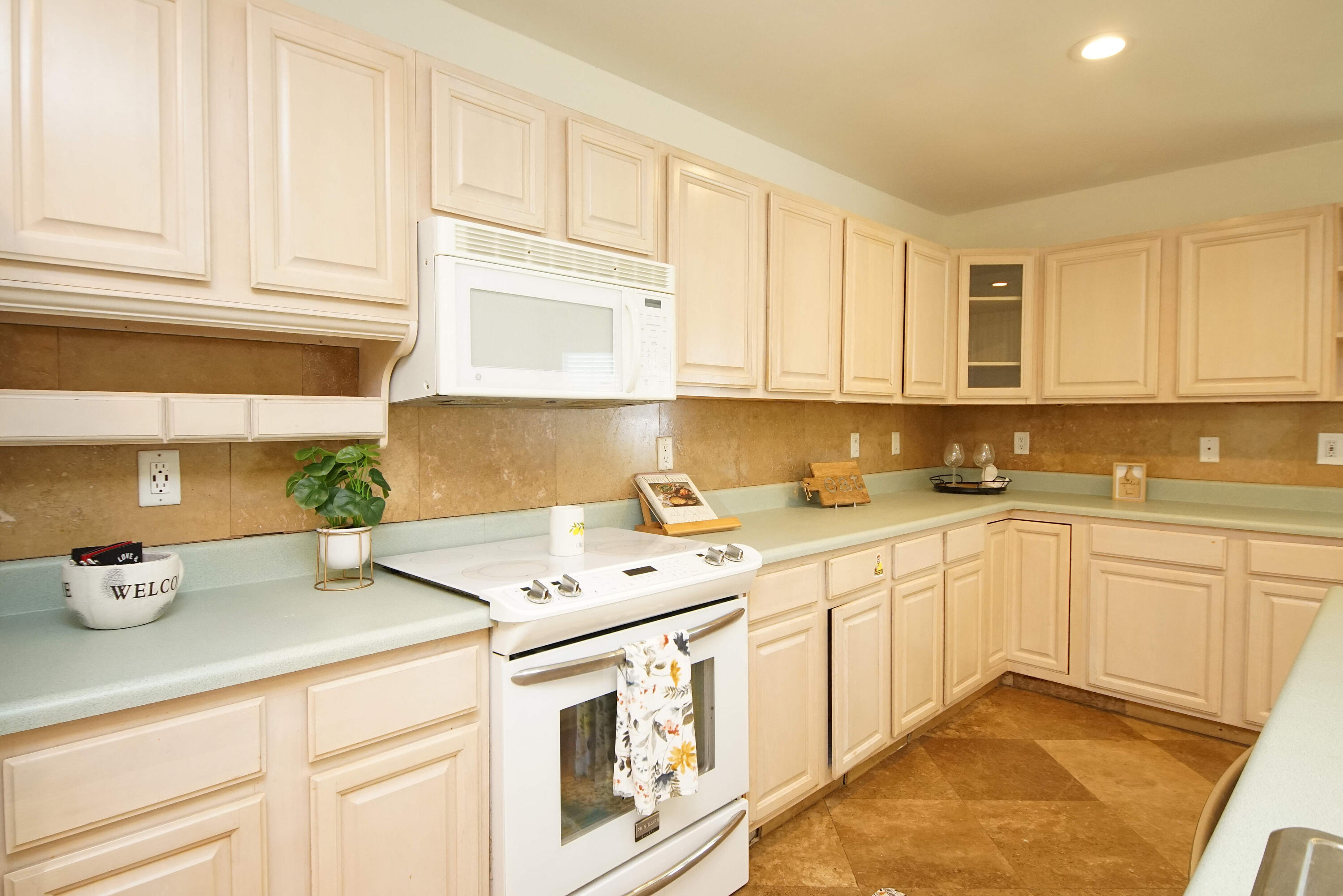 EMERALD ESTATES - Residential