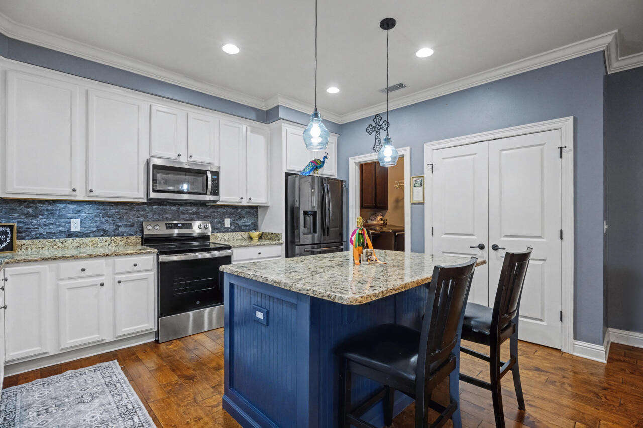 HAWK'S LANDING - Residential