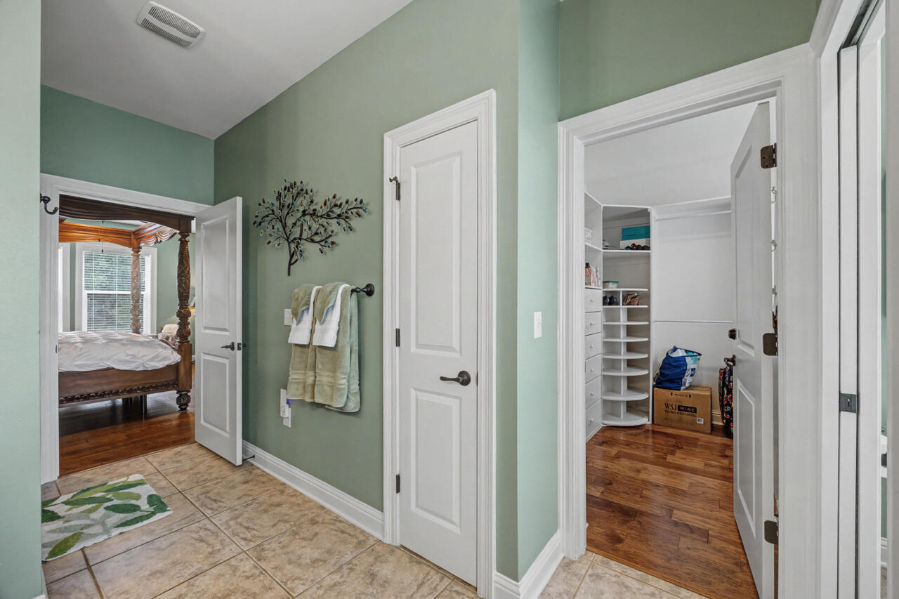 HAWK'S LANDING - Residential