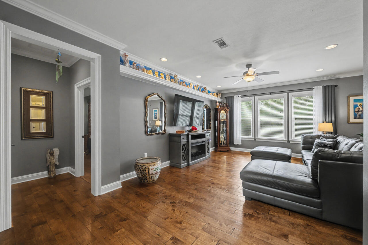 HAWK'S LANDING - Residential