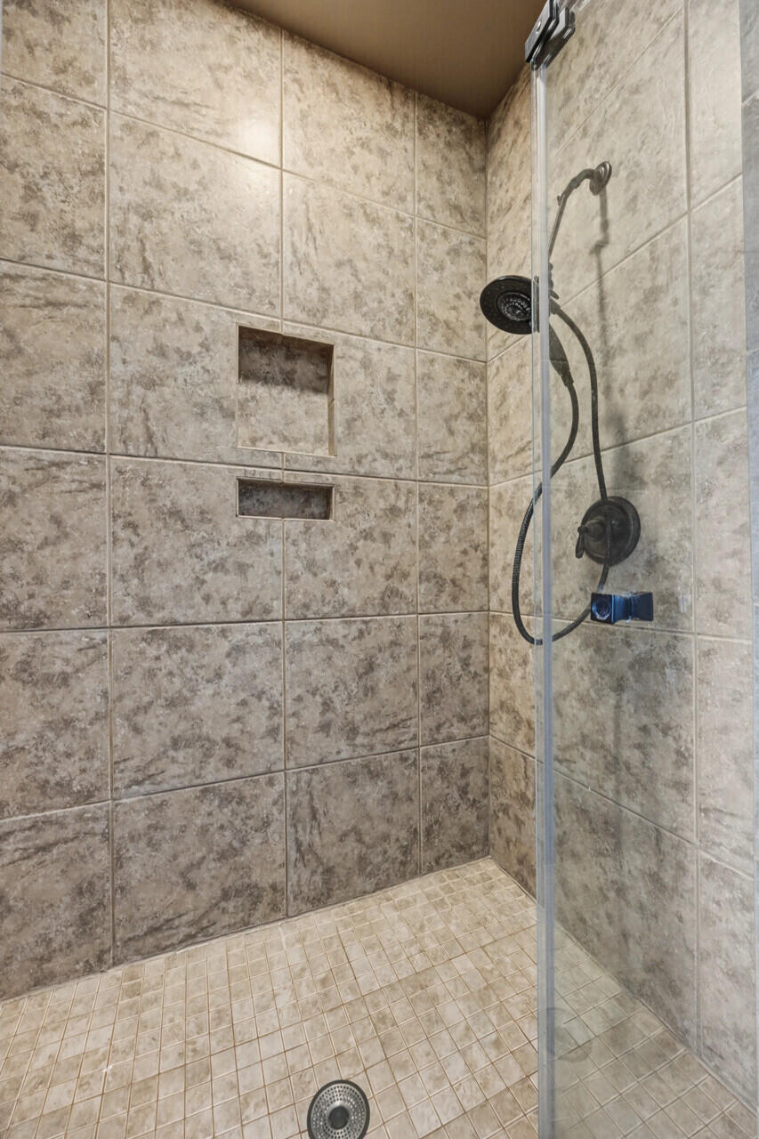 HAWK'S LANDING - Residential