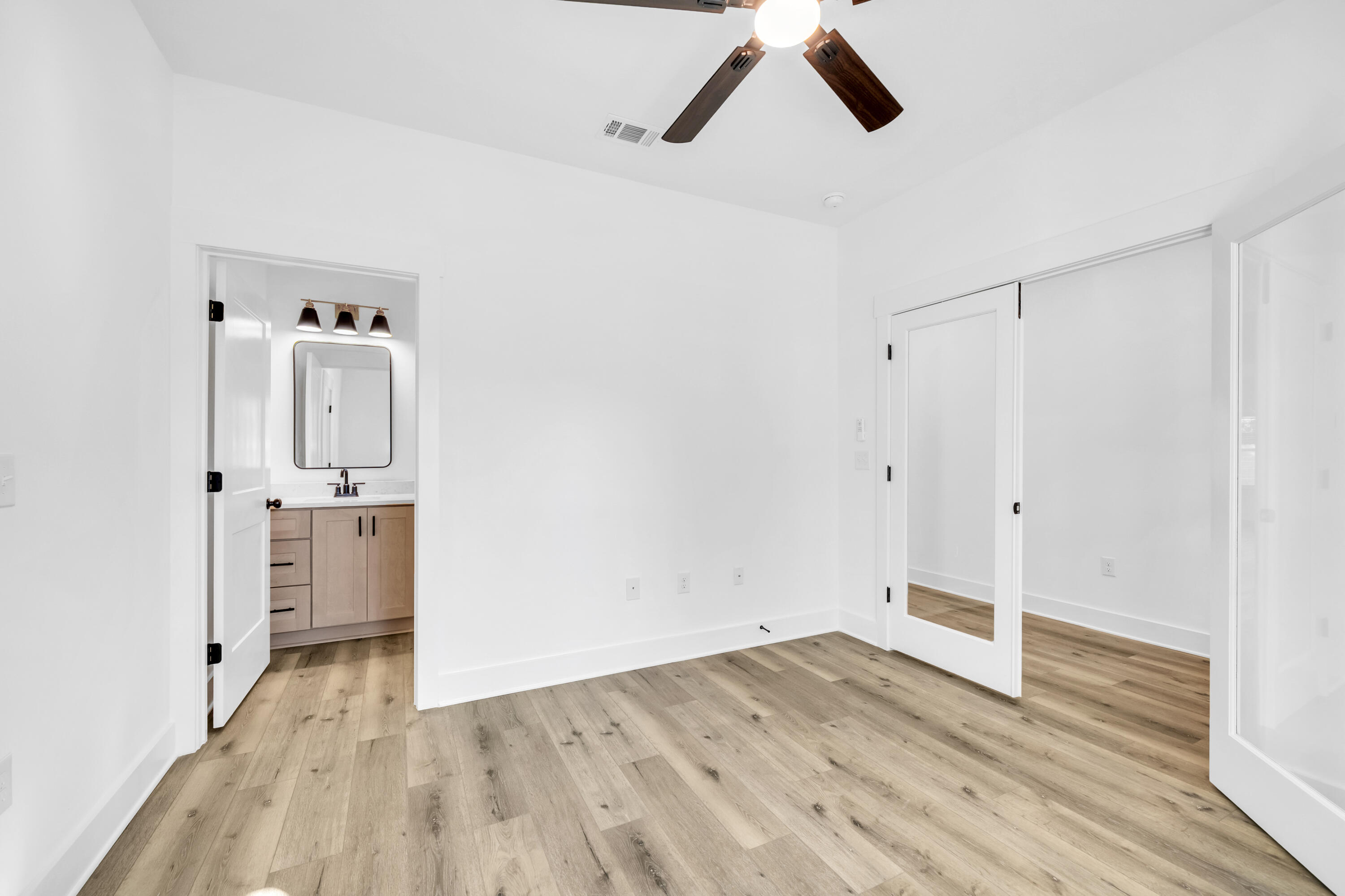 SEABREEZE ADD #3 LOT 2 BLK F - Residential