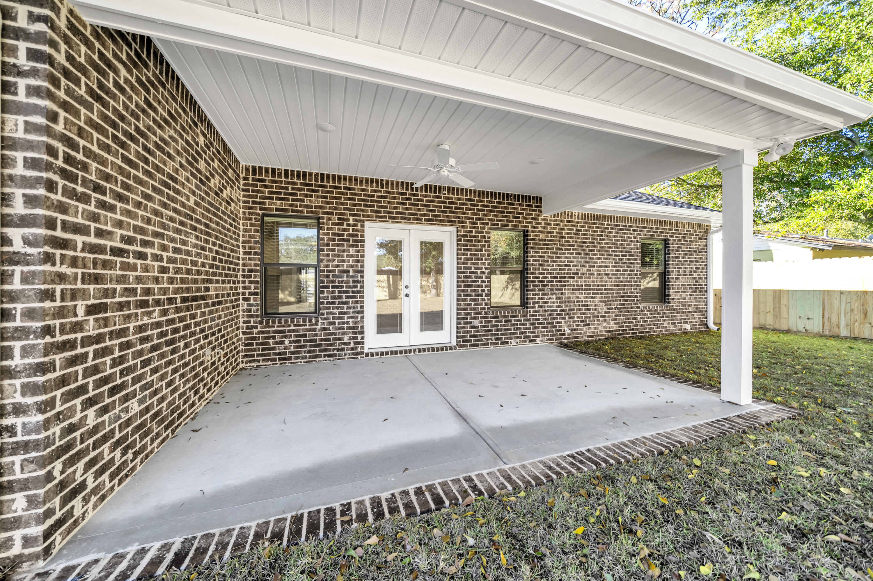 SEABREEZE ADD #3 LOT 2 BLK F - Residential