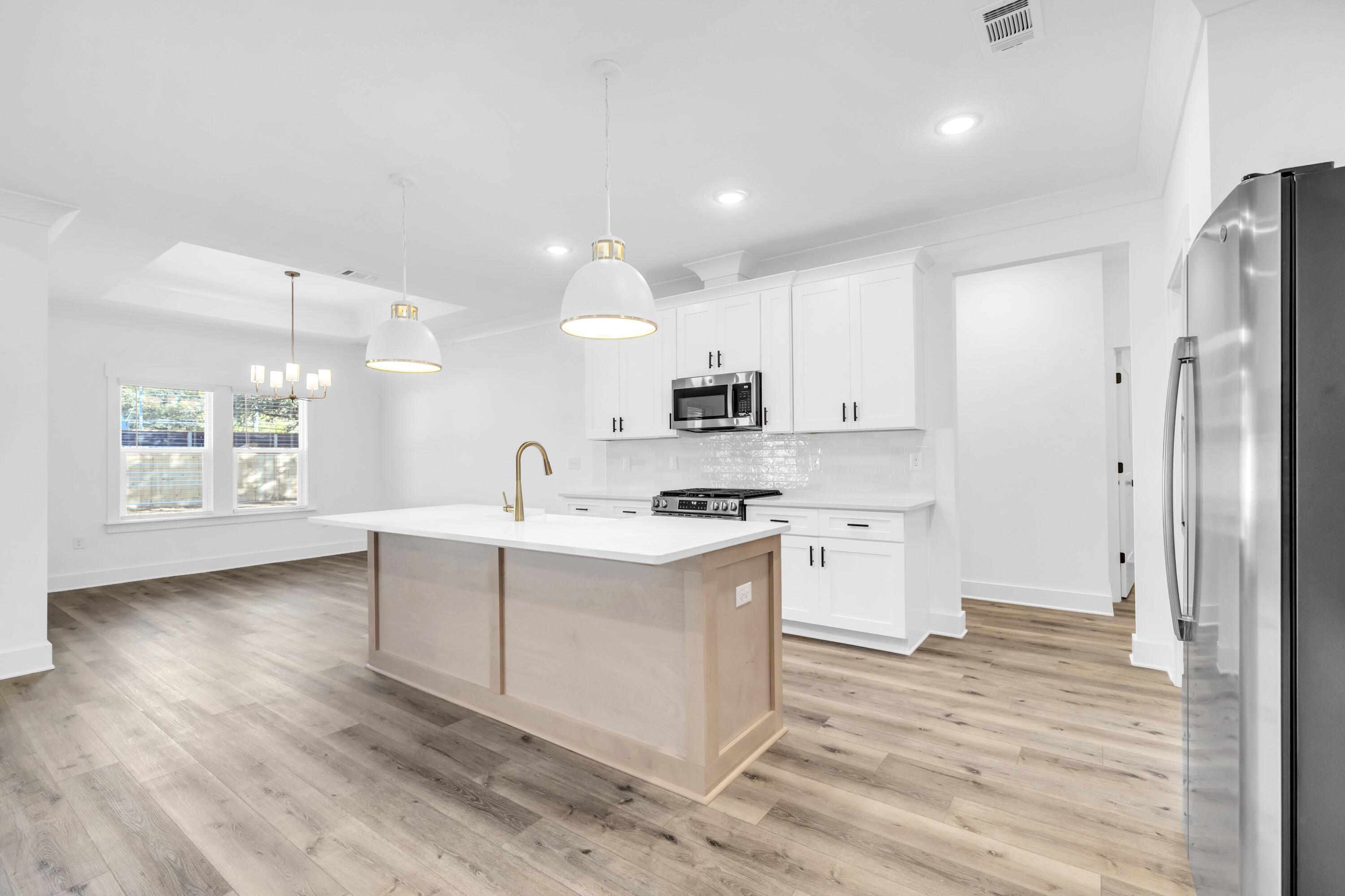 SEABREEZE ADD #3 LOT 2 BLK F - Residential