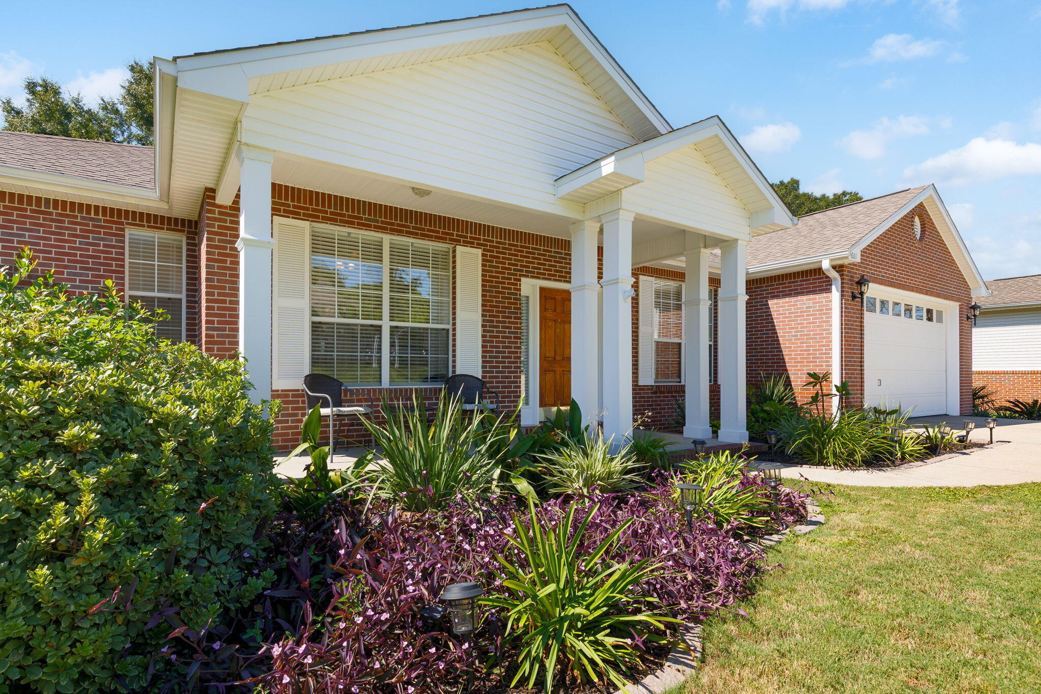 601 W Lynn Brook