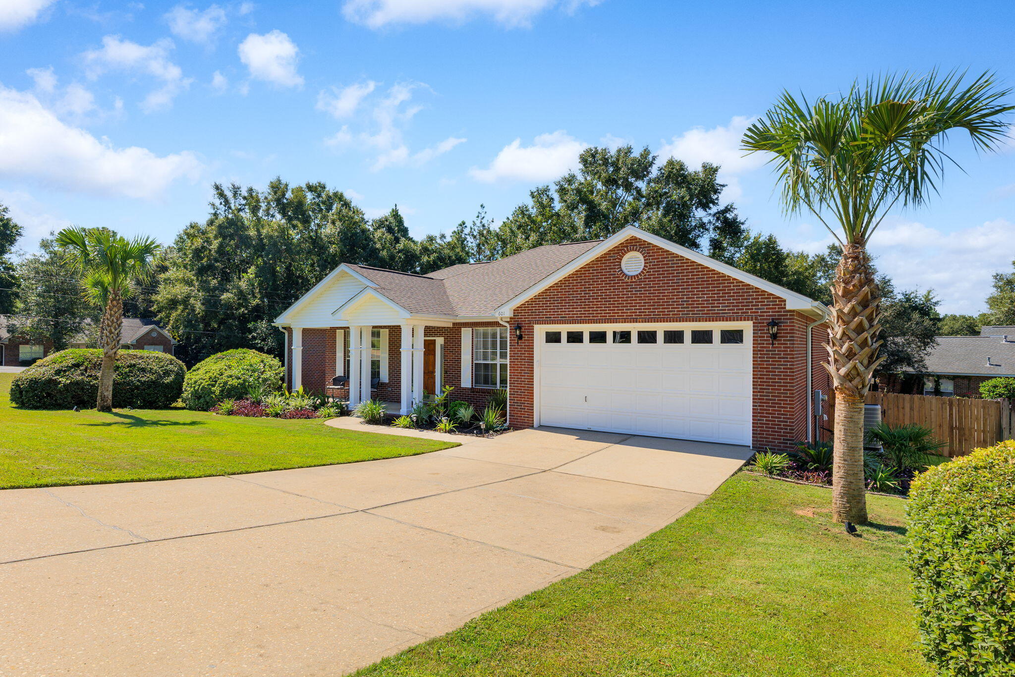 601 W Lynn Brook
