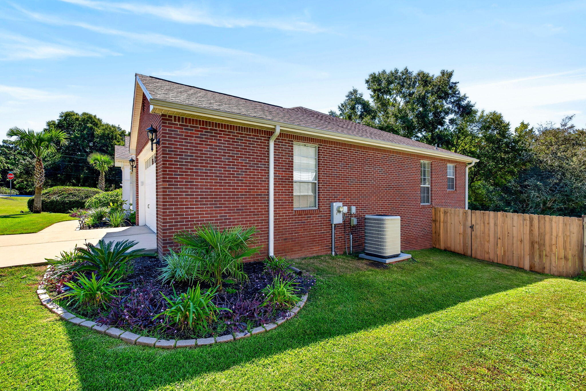 601 W Lynn Brook