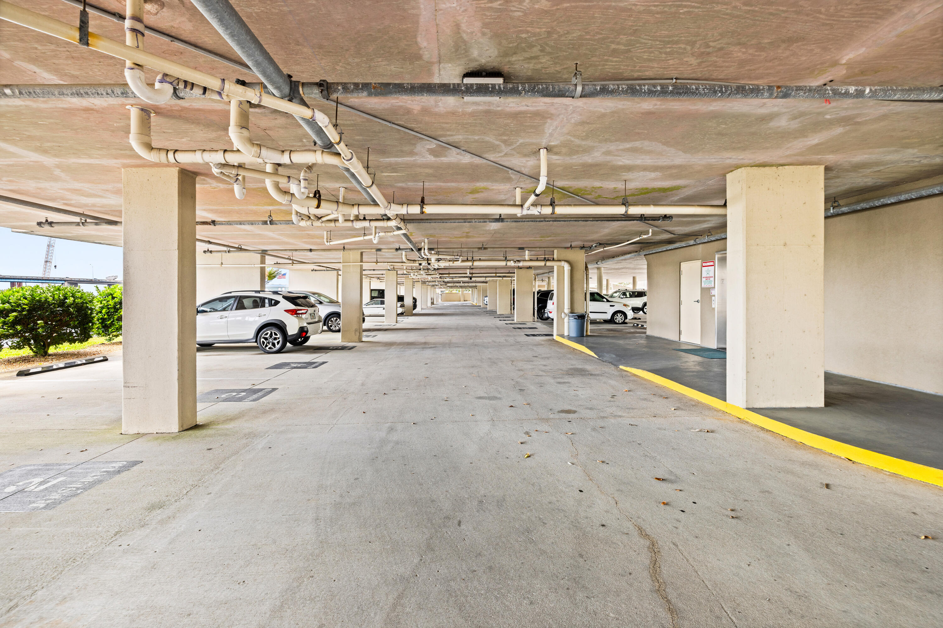 PALM COURT YACHT CLUB - Residential