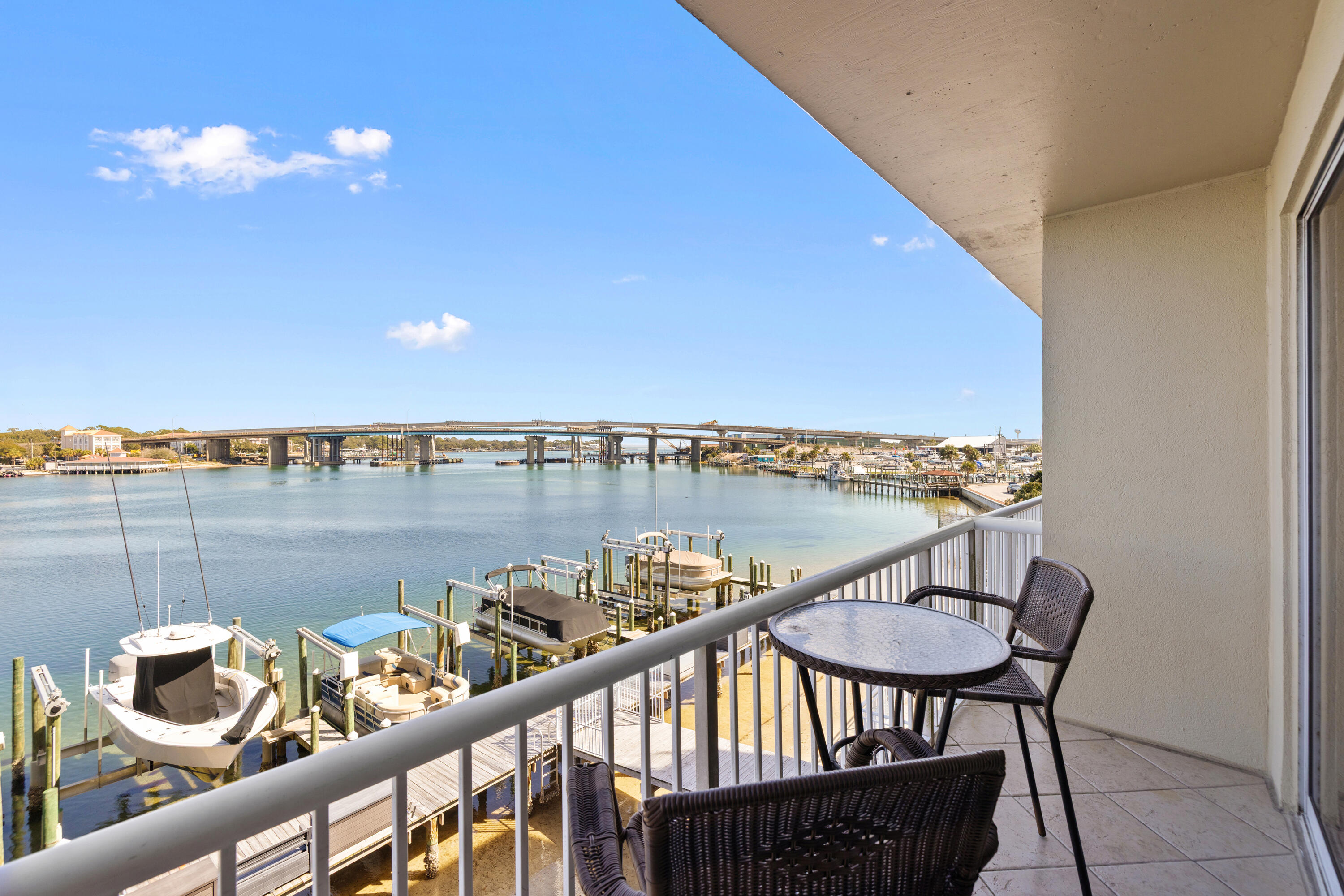 PALM COURT YACHT CLUB - Residential