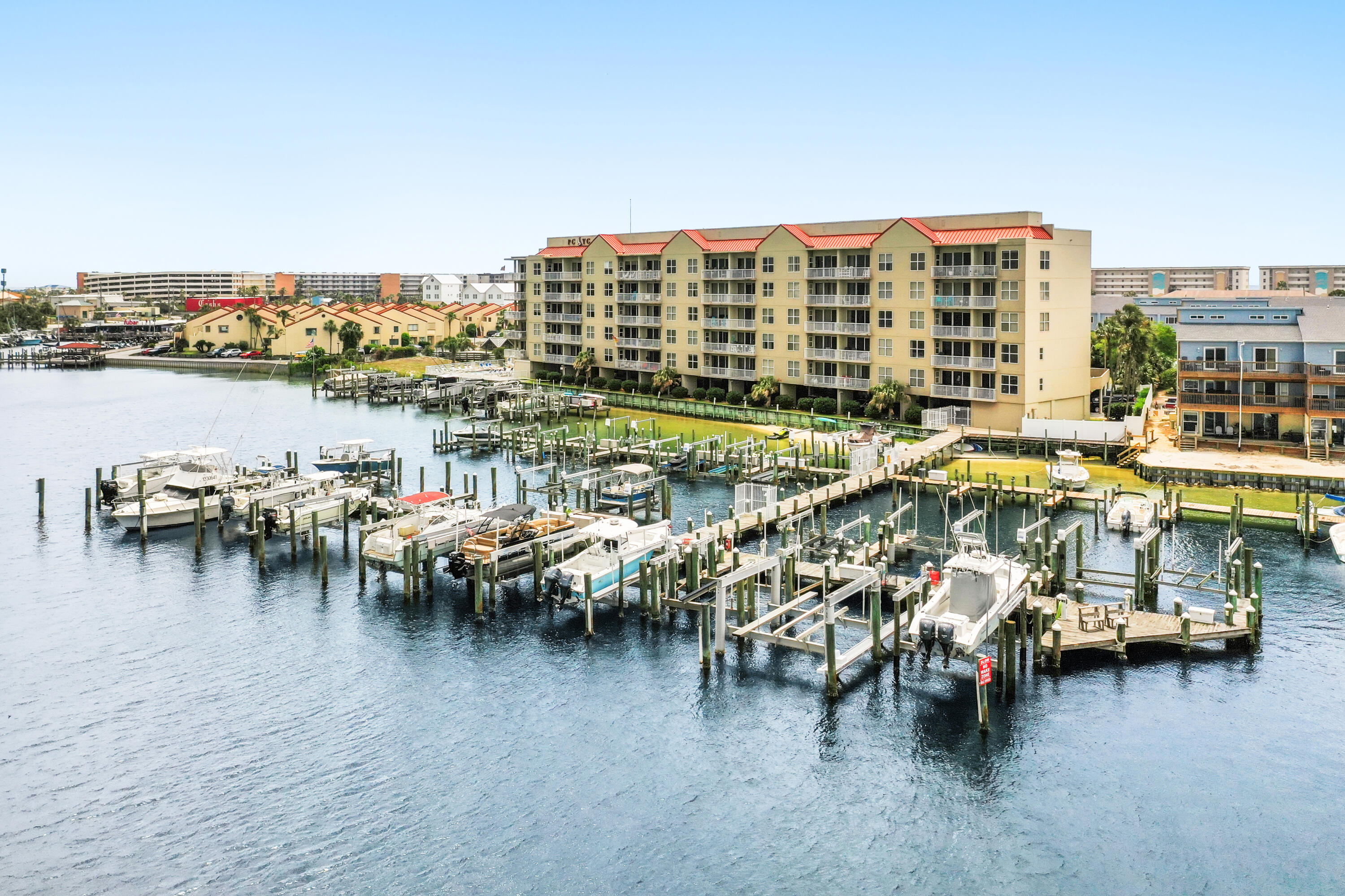 PALM COURT YACHT CLUB - Residential