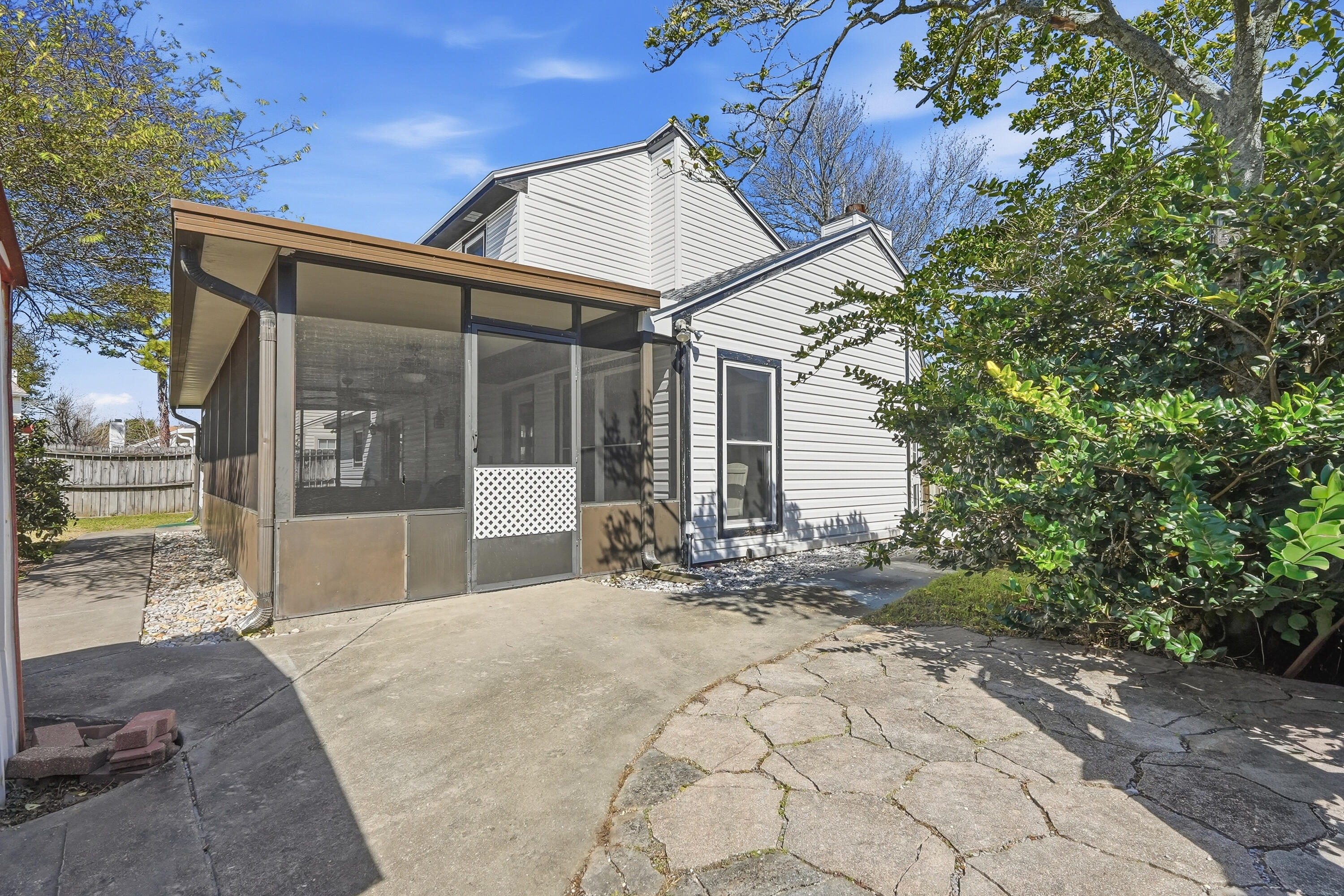 CANTERBURY WOODS - Residential