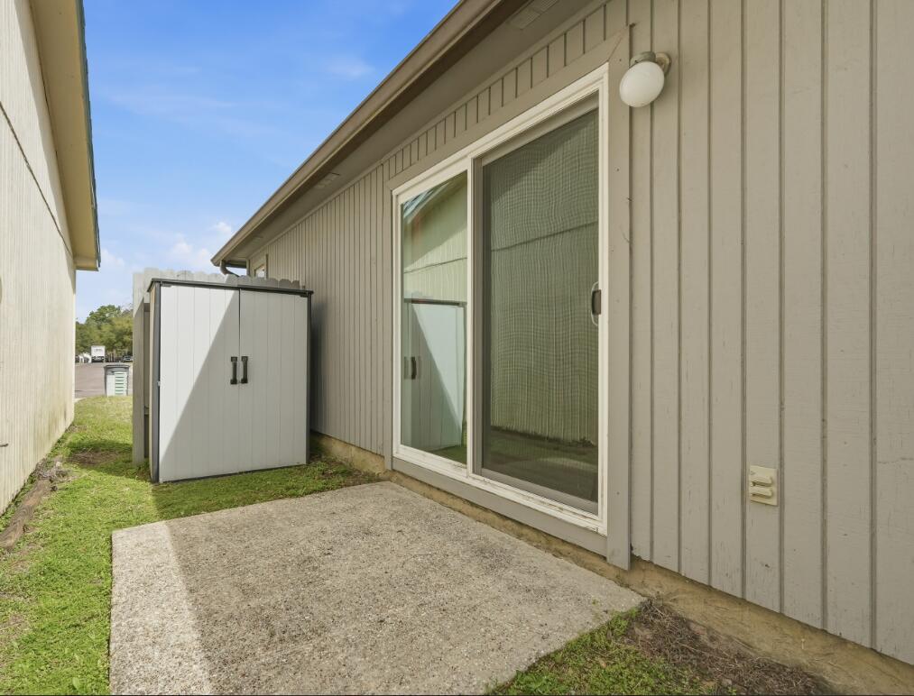 KELLY HILL ESTATES - Residential Lease