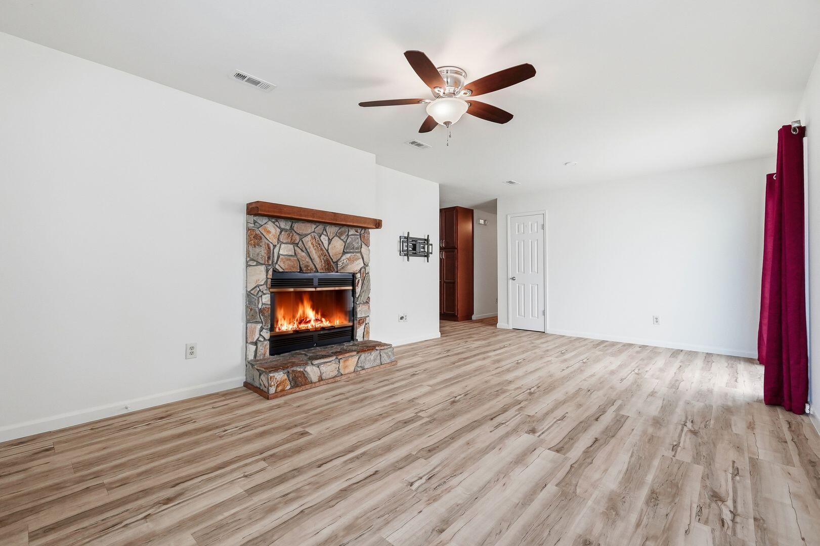 KELLY HILL ESTATES - Residential Lease