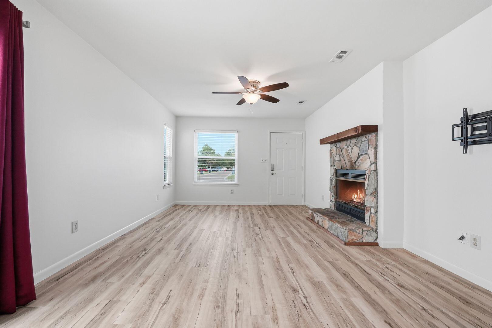 KELLY HILL ESTATES - Residential Lease