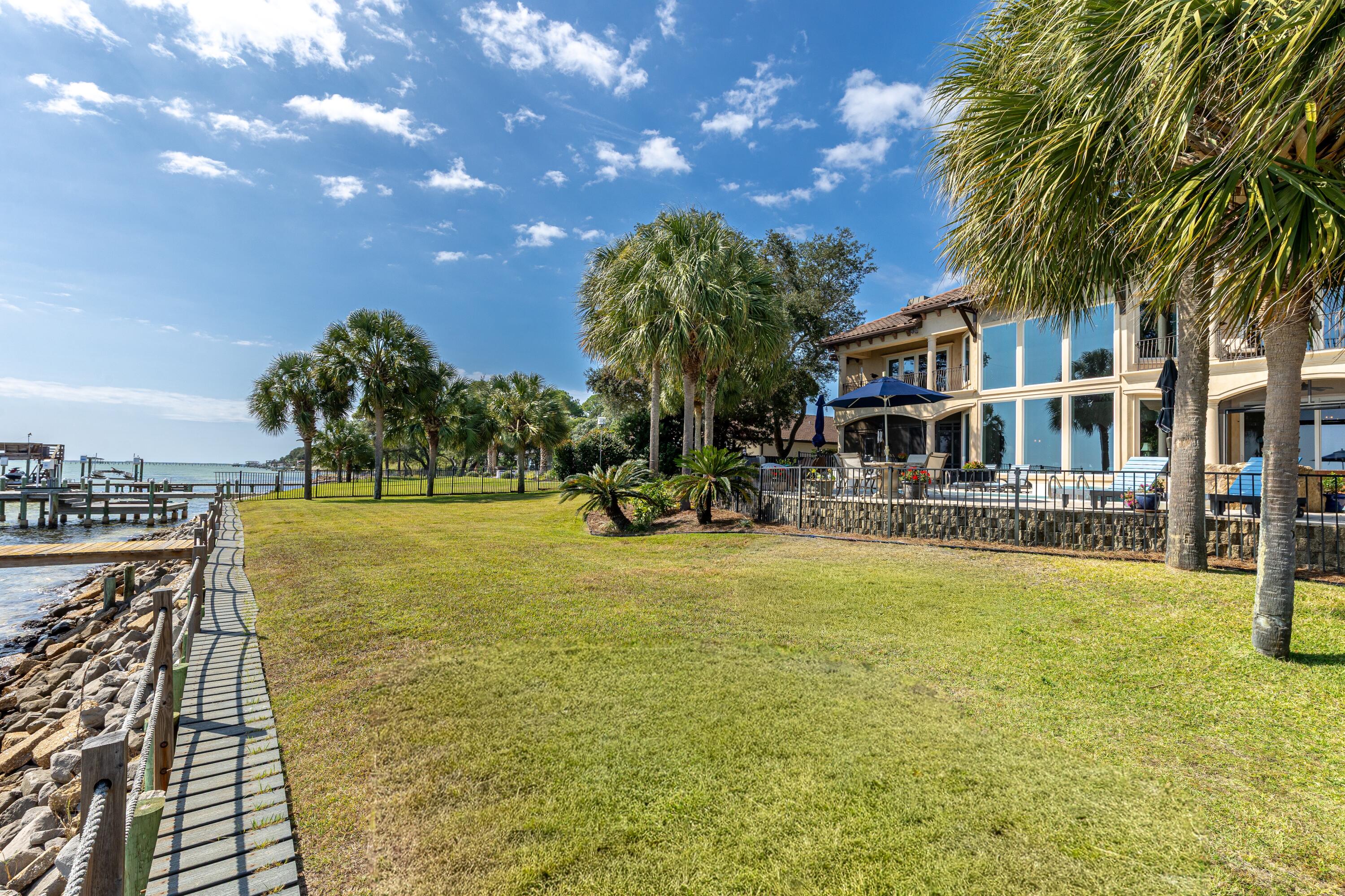 LAKE LORRAINE ESTATES - Residential