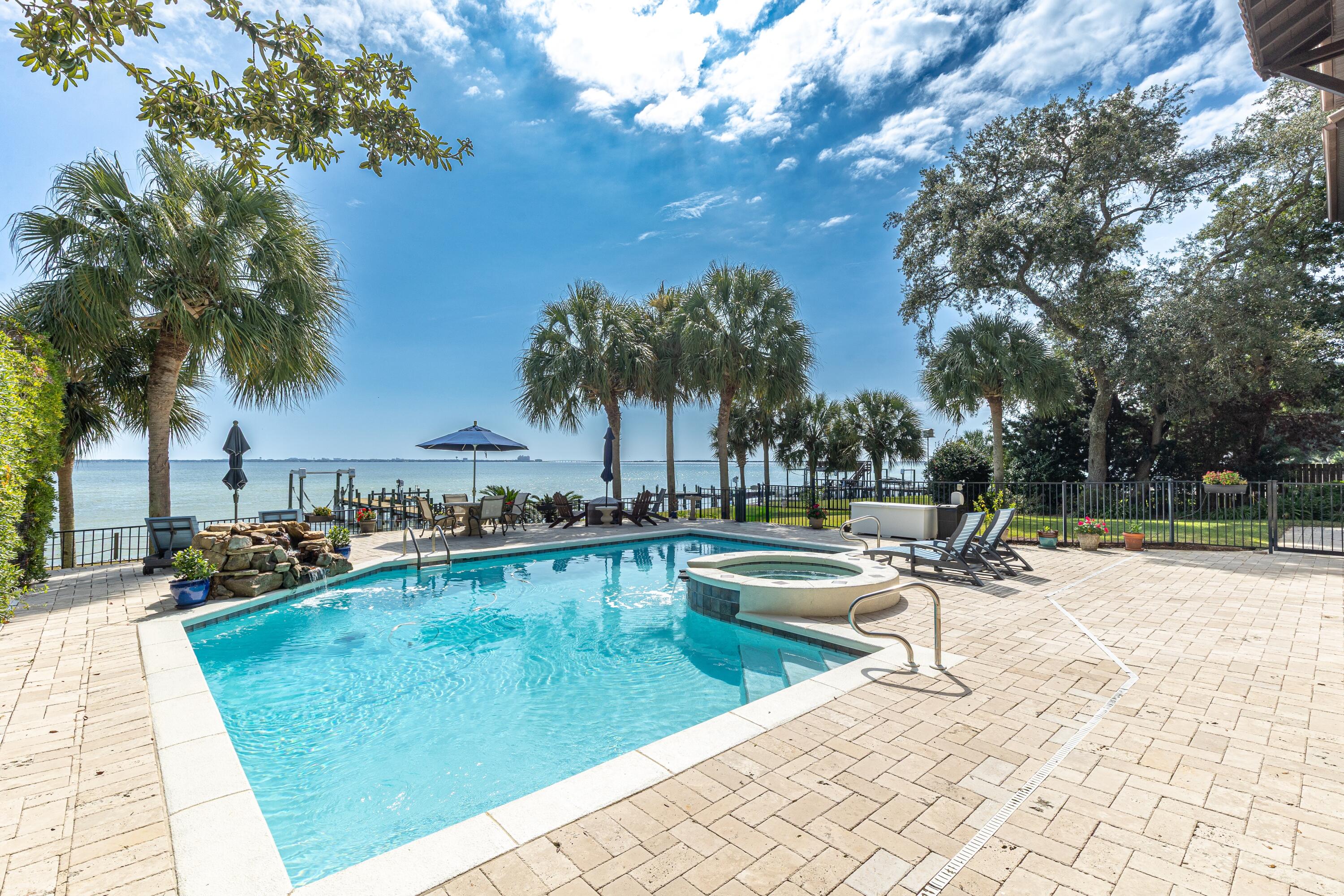 LAKE LORRAINE ESTATES - Residential