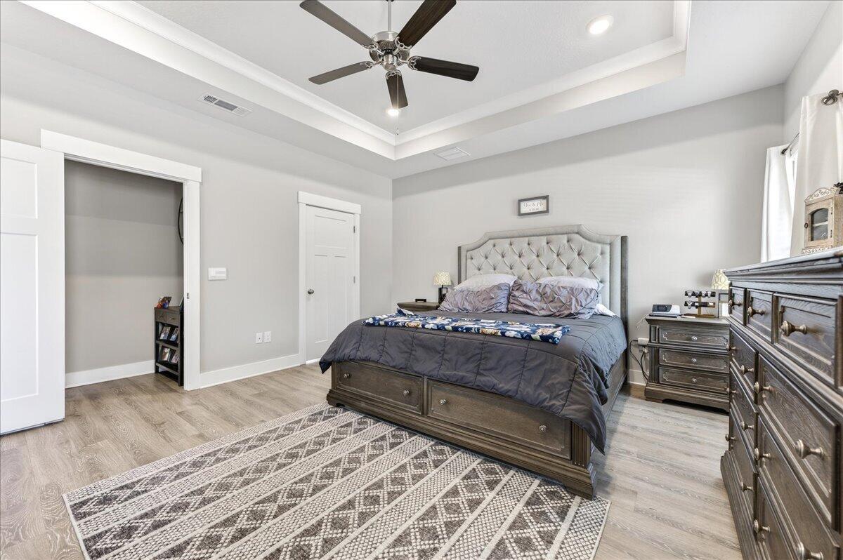 HILLWOOD ESTATES. - Residential