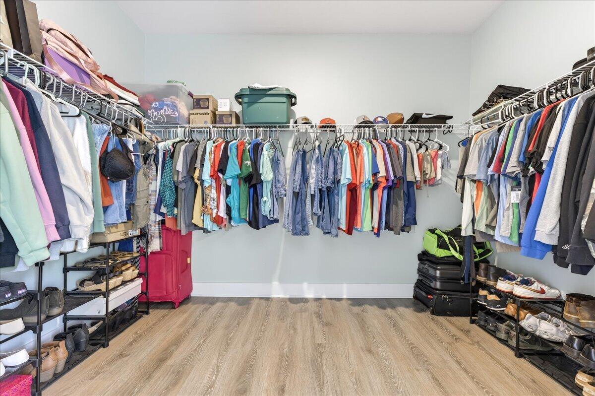 HILLWOOD ESTATES. - Residential