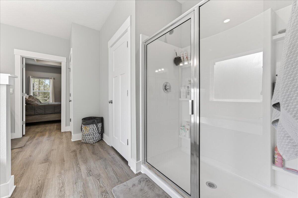 HILLWOOD ESTATES. - Residential