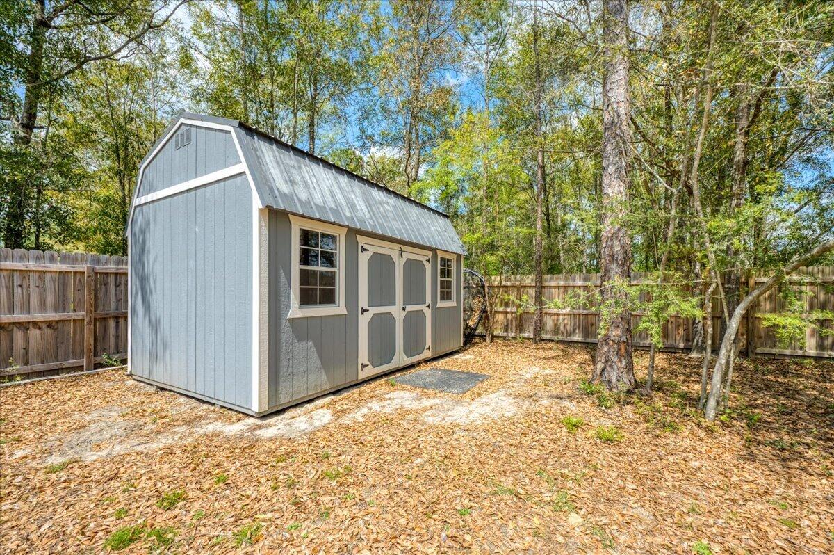 HILLWOOD ESTATES. - Residential