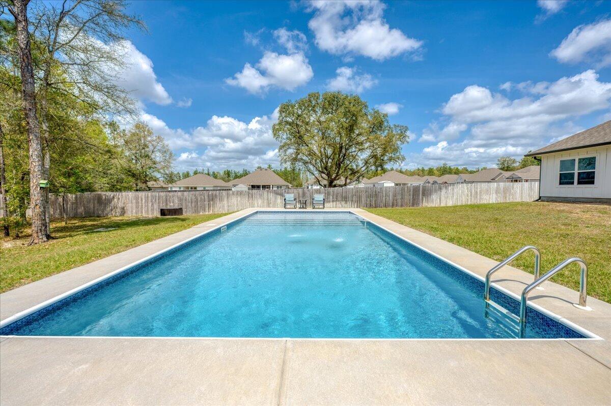 HILLWOOD ESTATES. - Residential