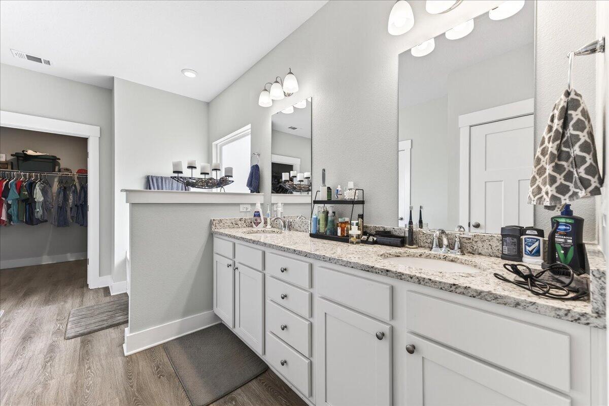 HILLWOOD ESTATES. - Residential