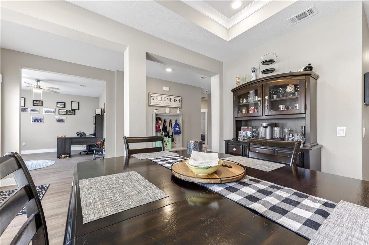 HILLWOOD ESTATES. - Residential