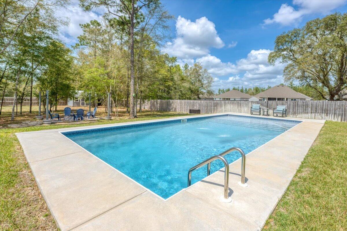 HILLWOOD ESTATES. - Residential