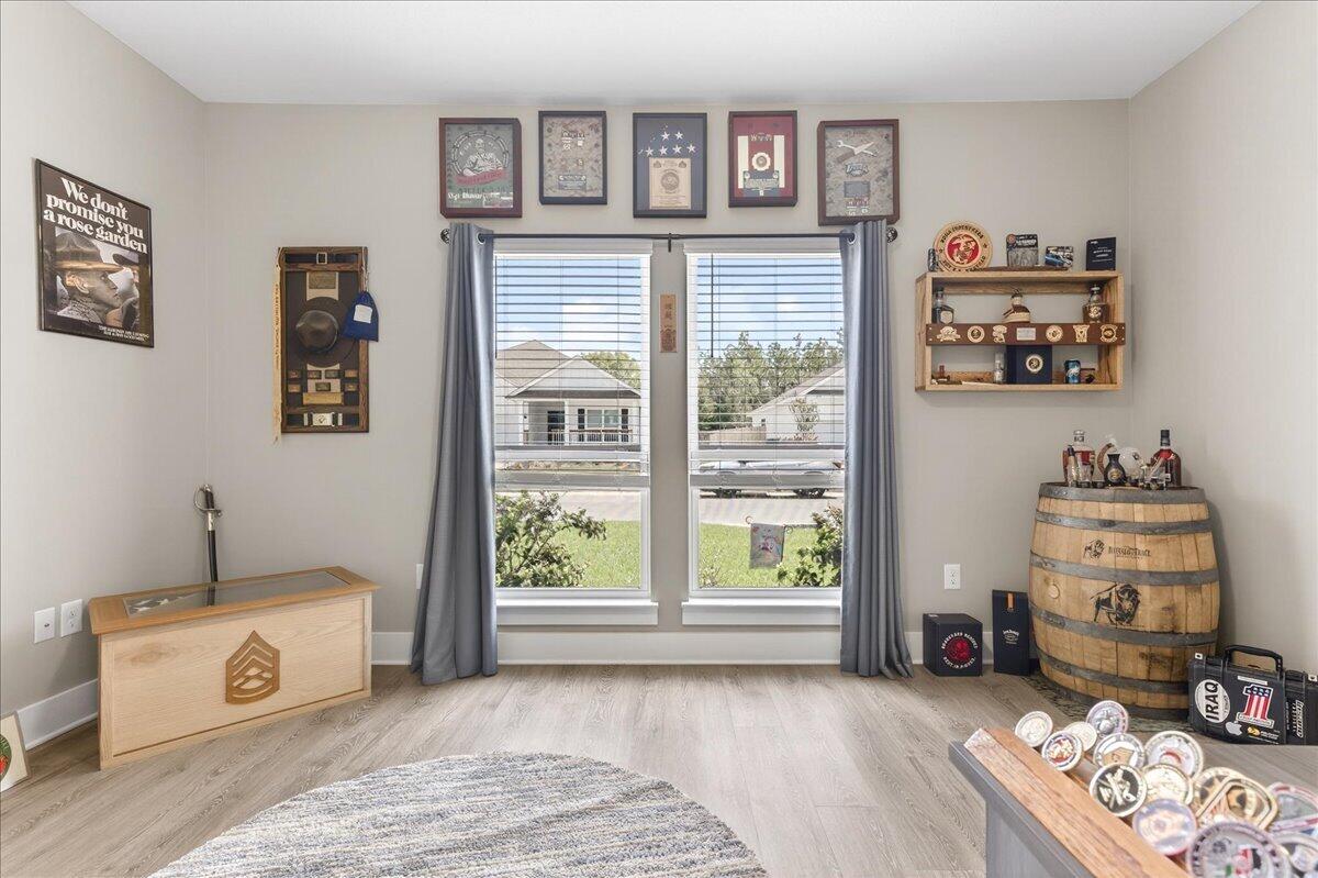 HILLWOOD ESTATES. - Residential